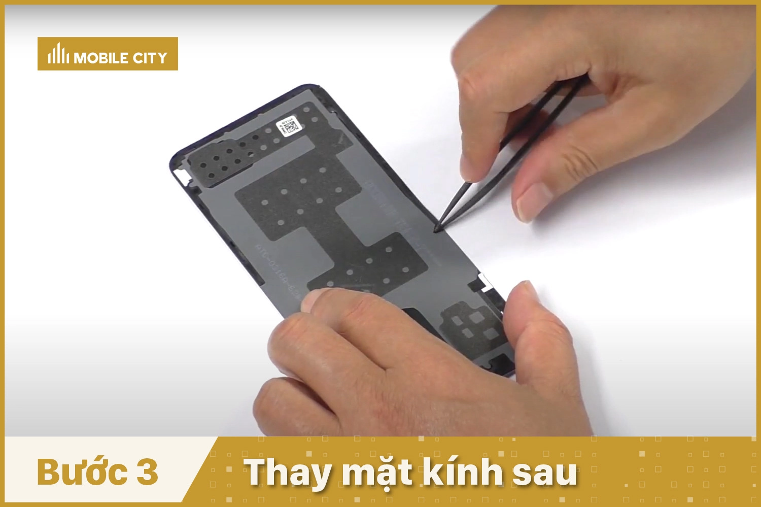 Thay mặt kính sau