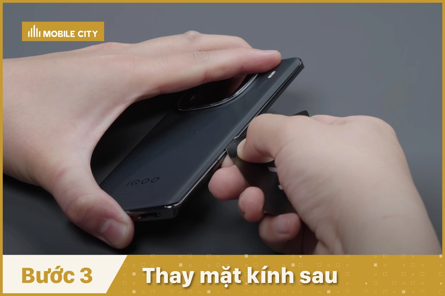 Thay mặt kính sau