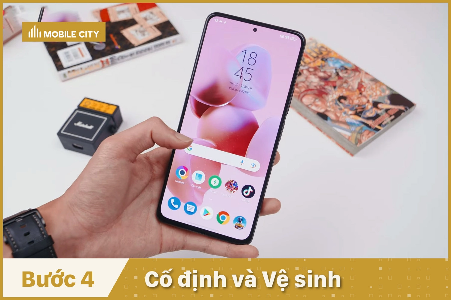 thay-man-hinh-xiaomi-poco-f4-ve-sinh