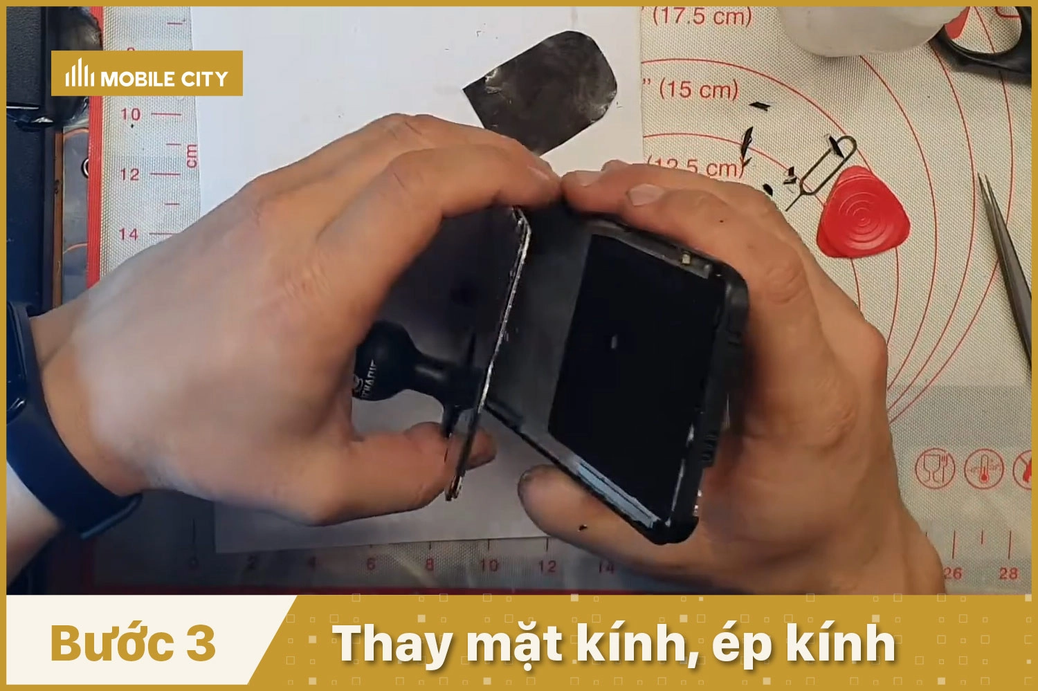 thay-mat-kinh-ep-kinh-tecno-spark-8p-ep-kinh