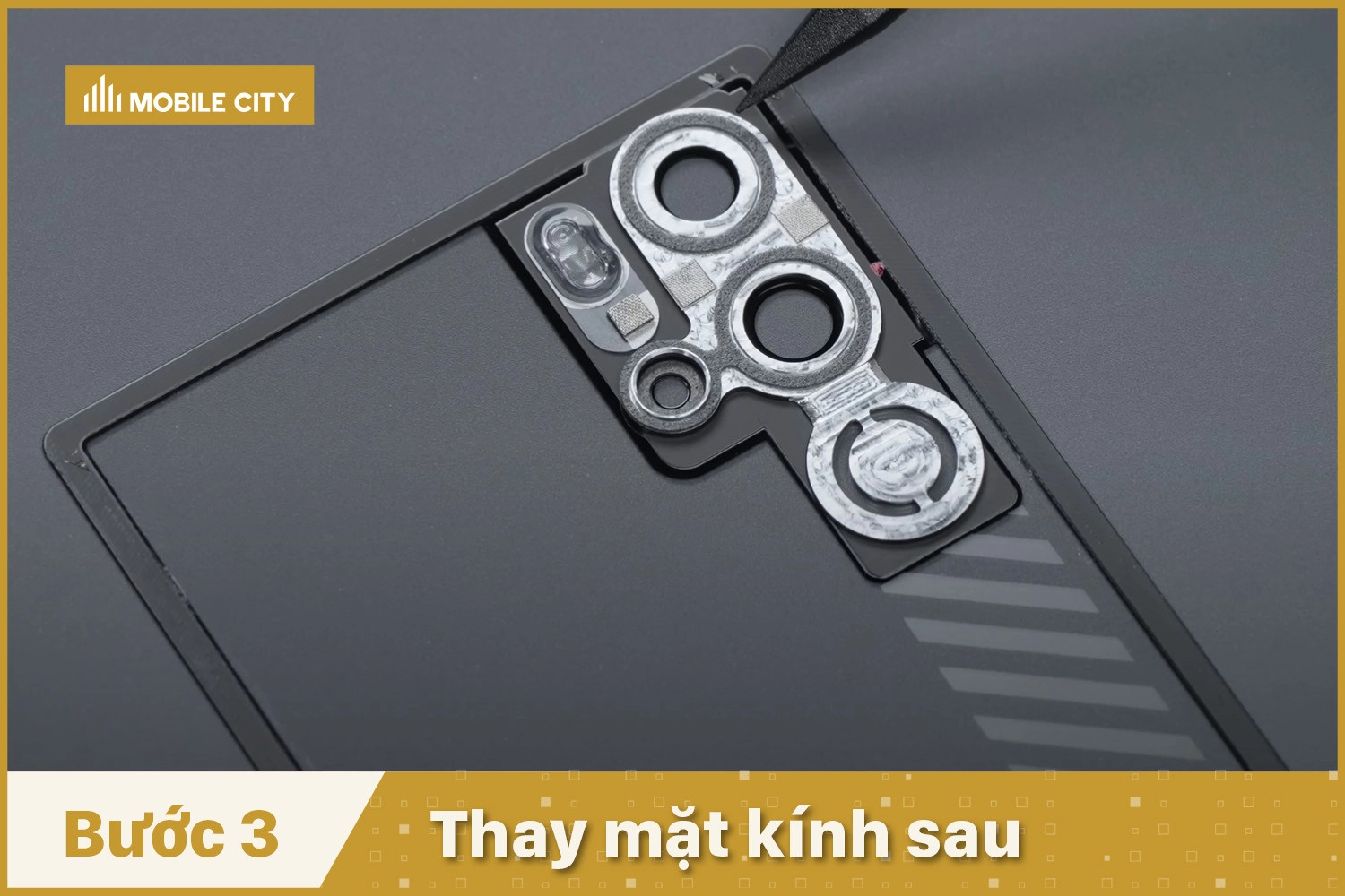 Thay mặt kính sau