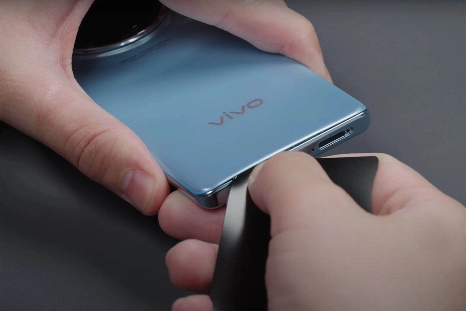 Nguyên nhân khiến điện thoại Vivo X100 bị hỏng mặt kính lưng