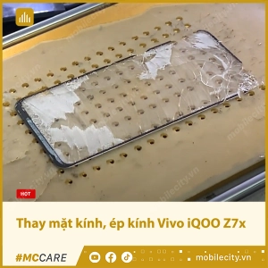 thay-mat-kinh-ep-kinh-vivo-iqoo-z7x