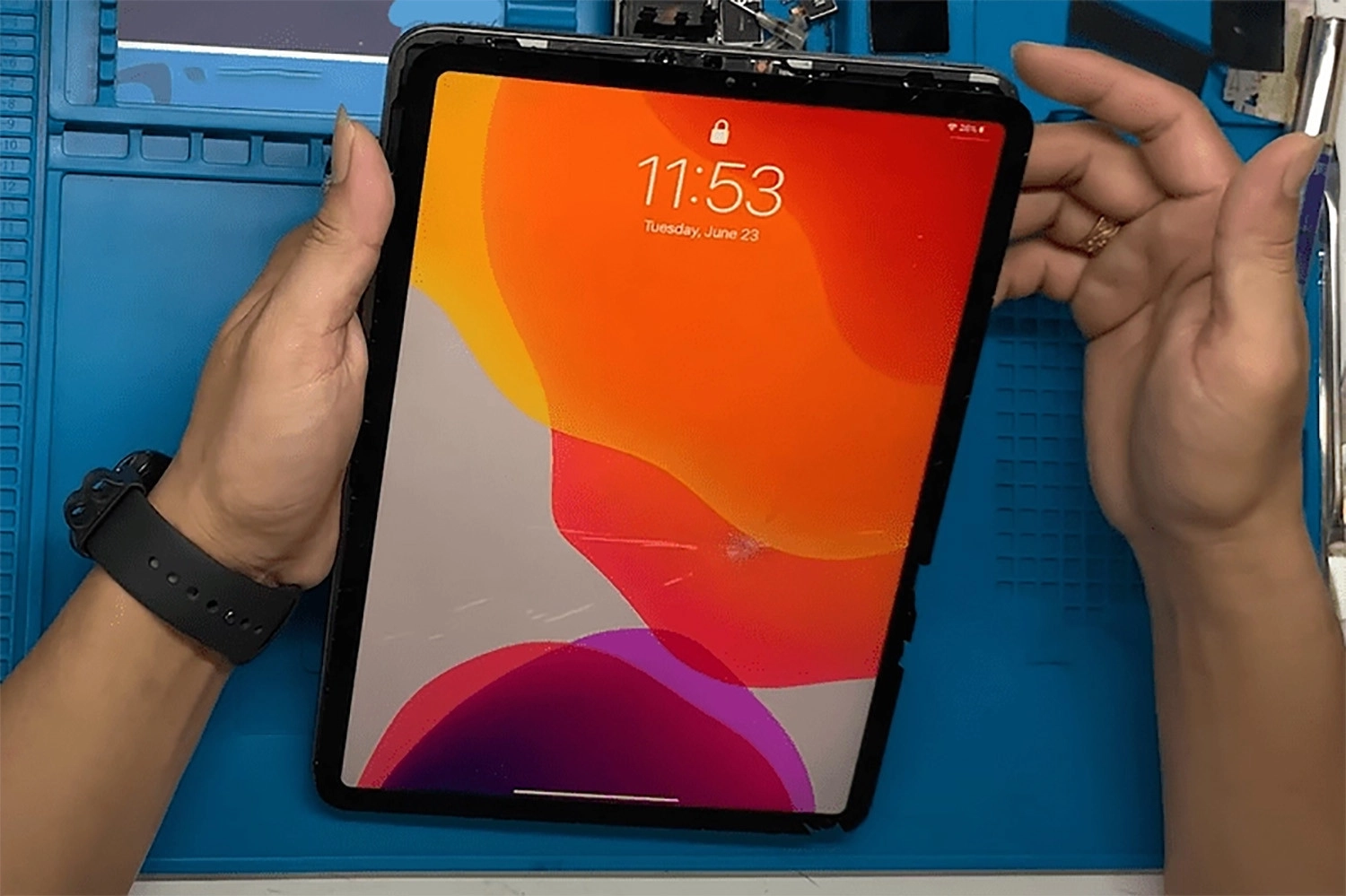 Thay mặt kính iPad Pro 11 inch 2020 giá bao nhiêu tiền?