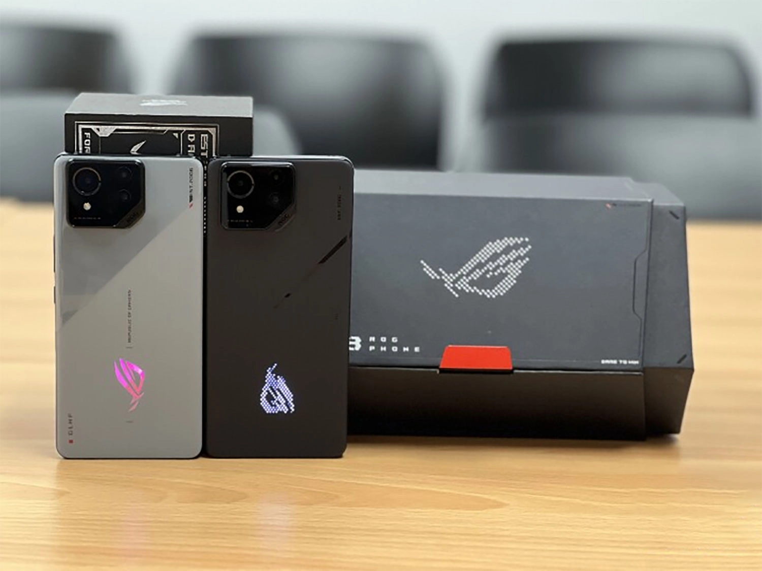 Unbox Asus ROG Phone 8: Quái thú gaming 