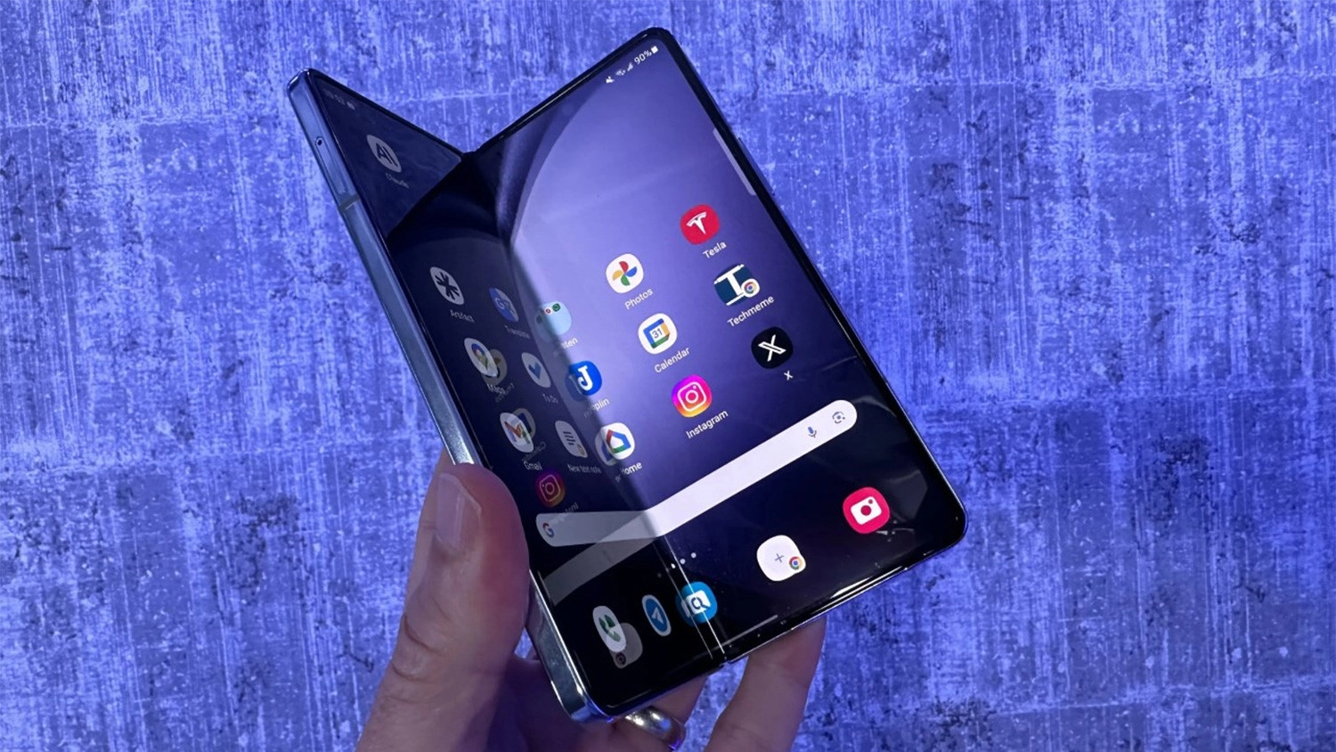 Samsung đang nghiên cứu một chiếc điện thoại màn hình gập có giá cả phải chăng hơn để ra mắt cùng với Galaxy Z Fold 6