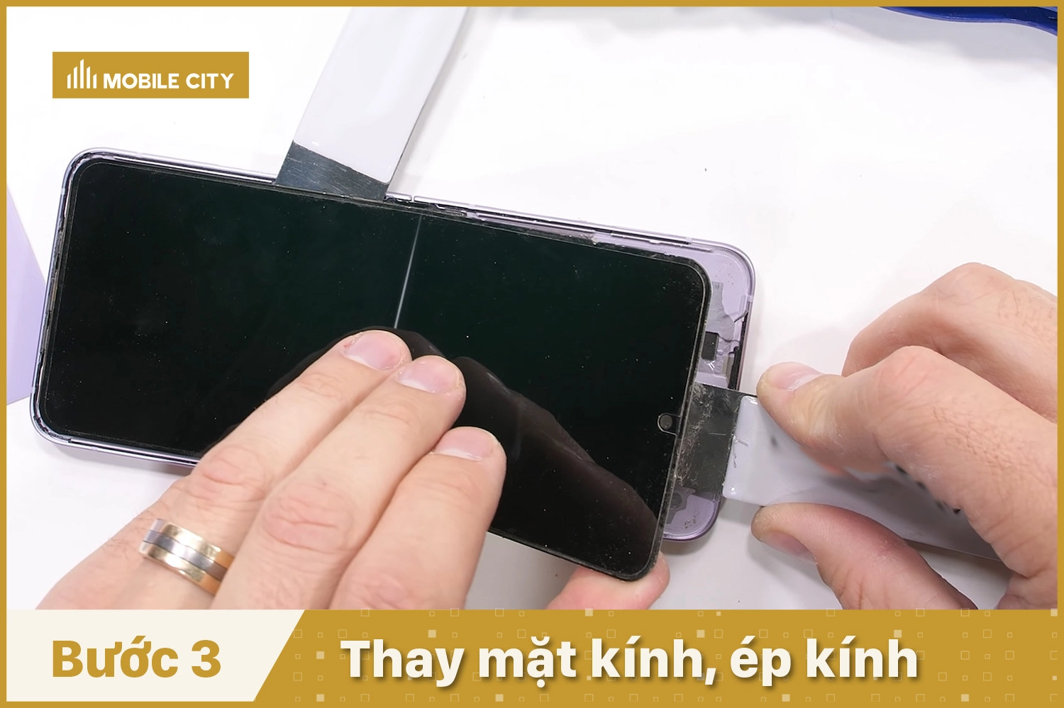 thay-mat-kinh-ep-kinh-samsung-galaxy-z-flip-3-thay-mat-kinh