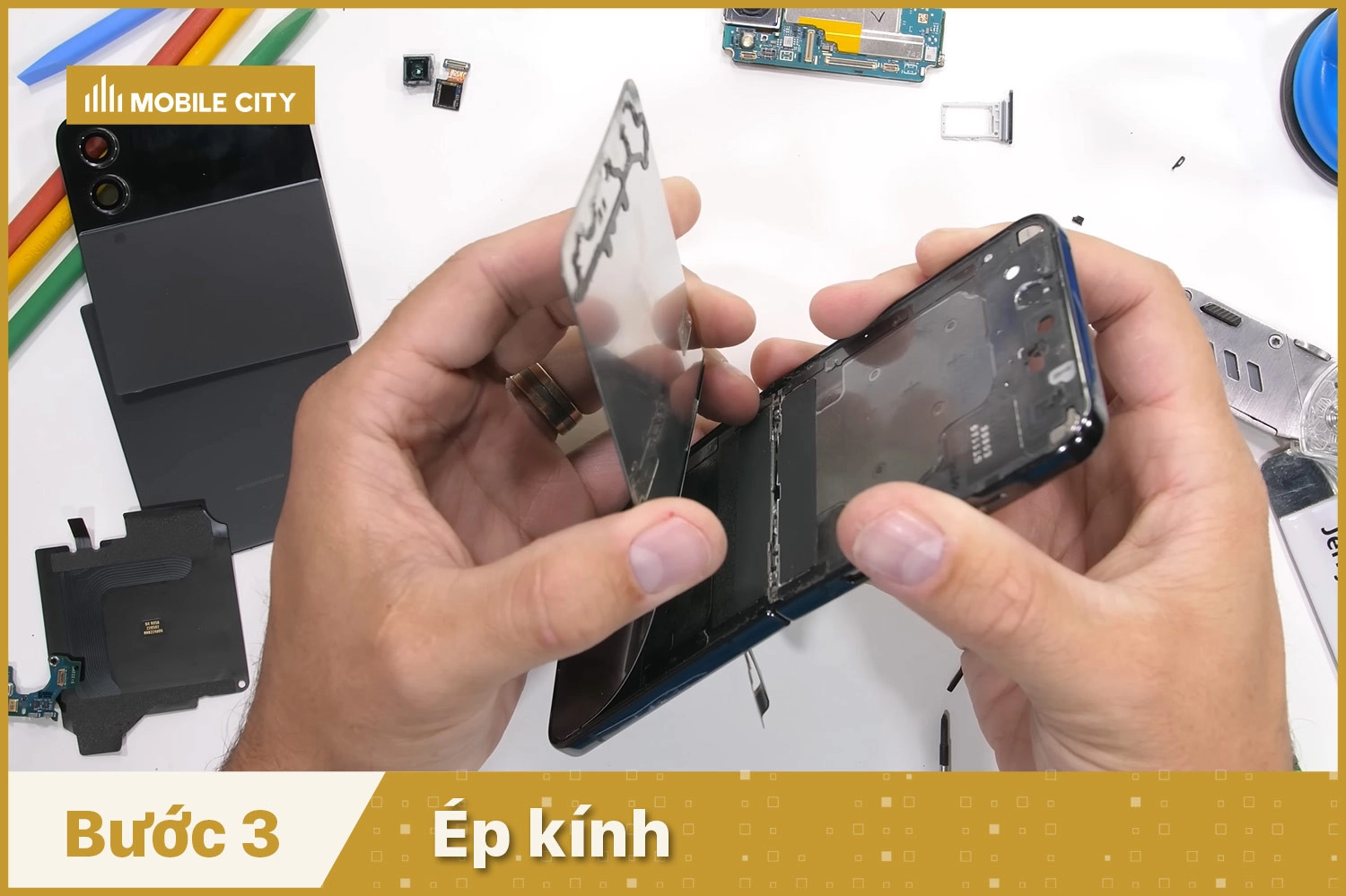 thay-mat-kinh-ep-kinh-samsung-galaxy-z-flip-4-ep-kinh