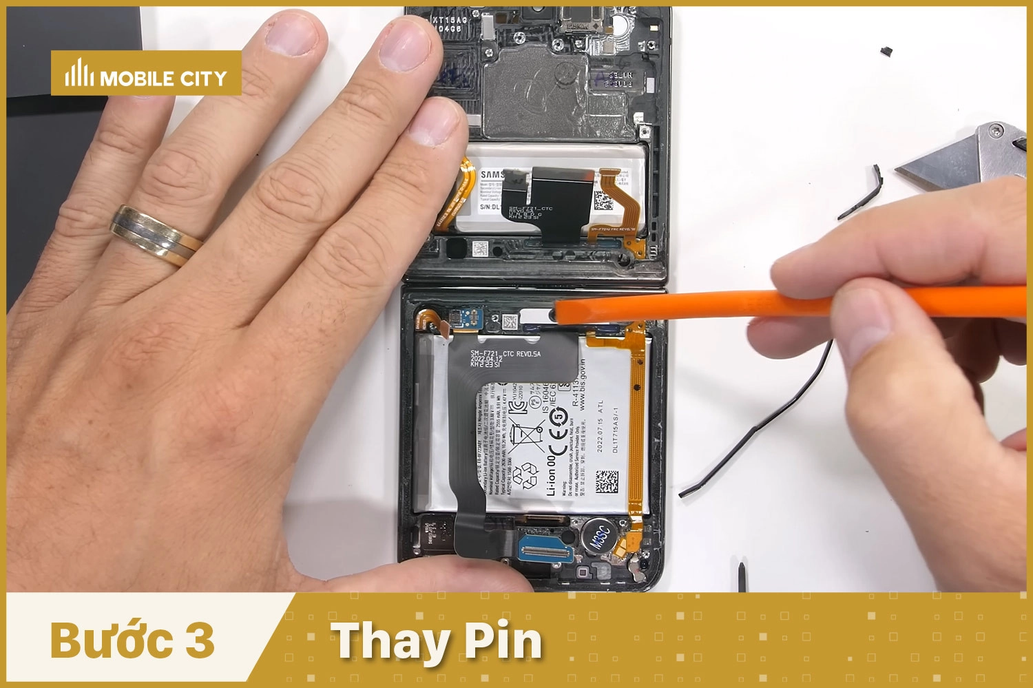 thay-pin-samsung-galaxy-z-flip-4-thay-pin