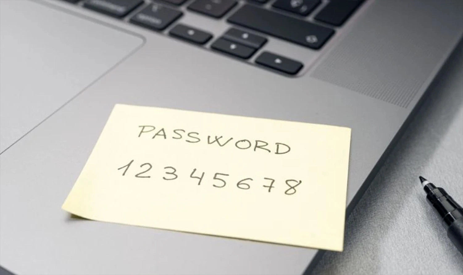 Tránh ghi mật khẩu lên giấy hoặc lưu trên điện thoại