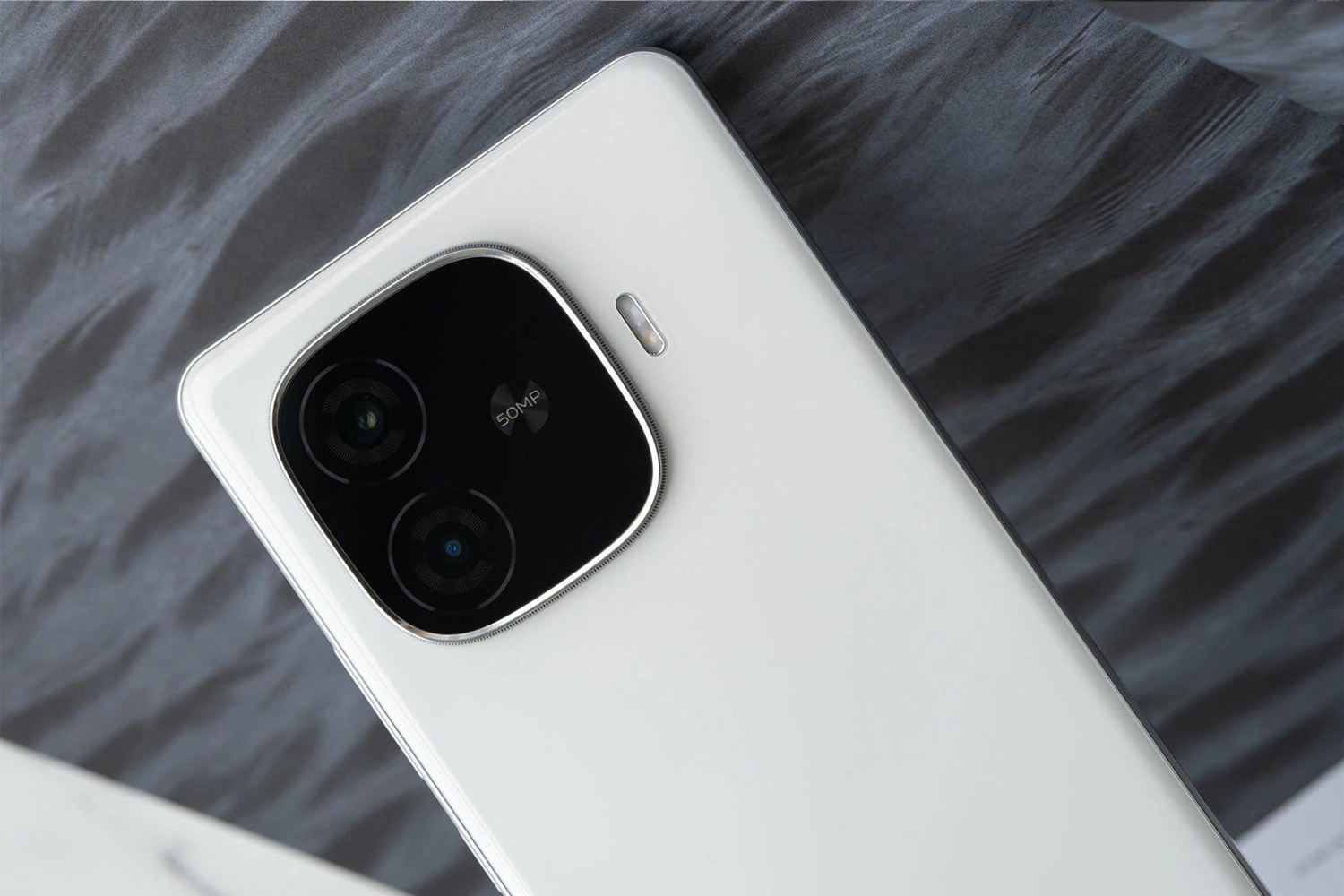 Đánh giá hiệu năng Vivo iQOO Z9, Camera kép 50MP chụp ảnh chất lượng cao