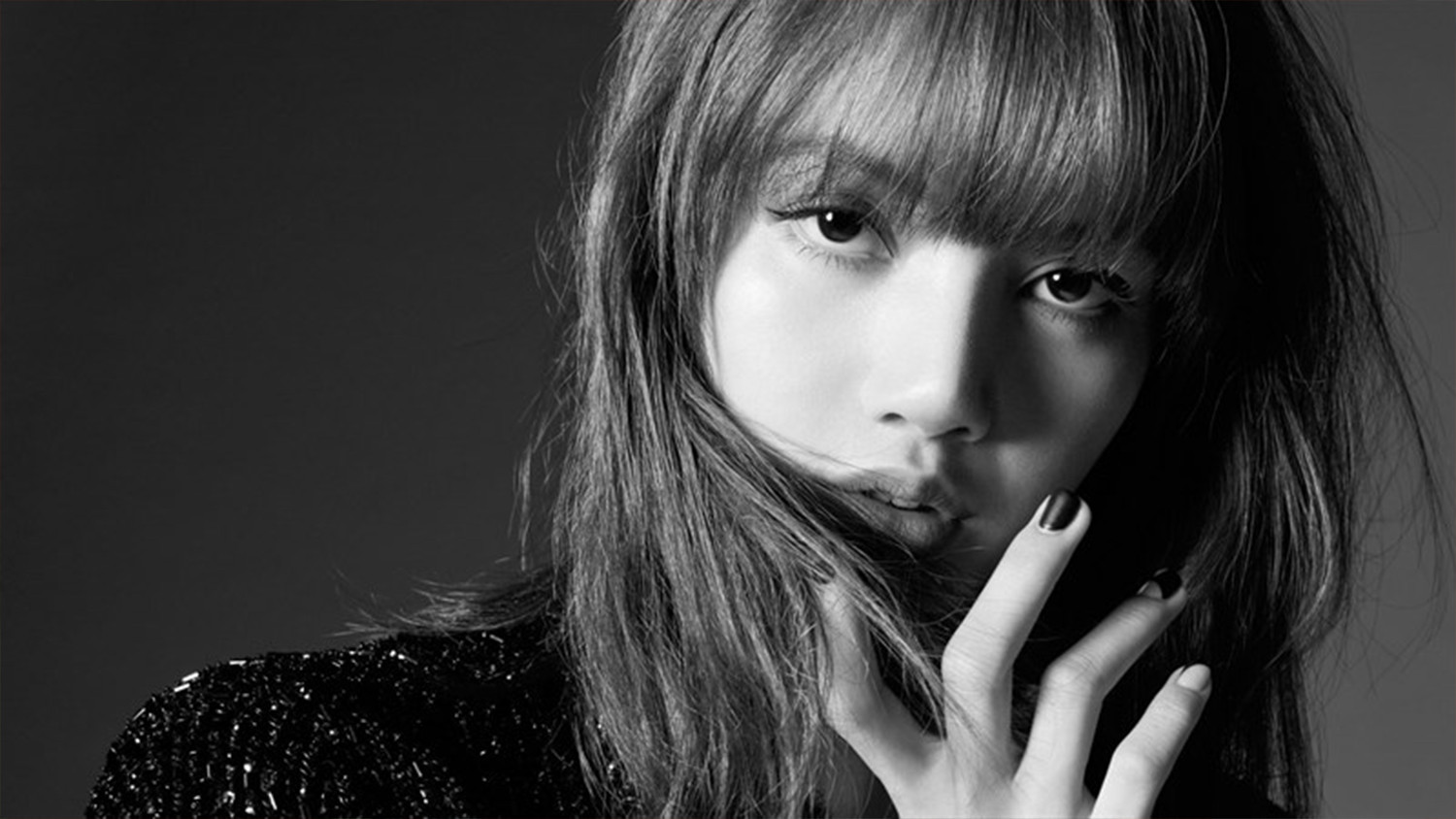 Hình nền Lisa Blackpink đen trắng