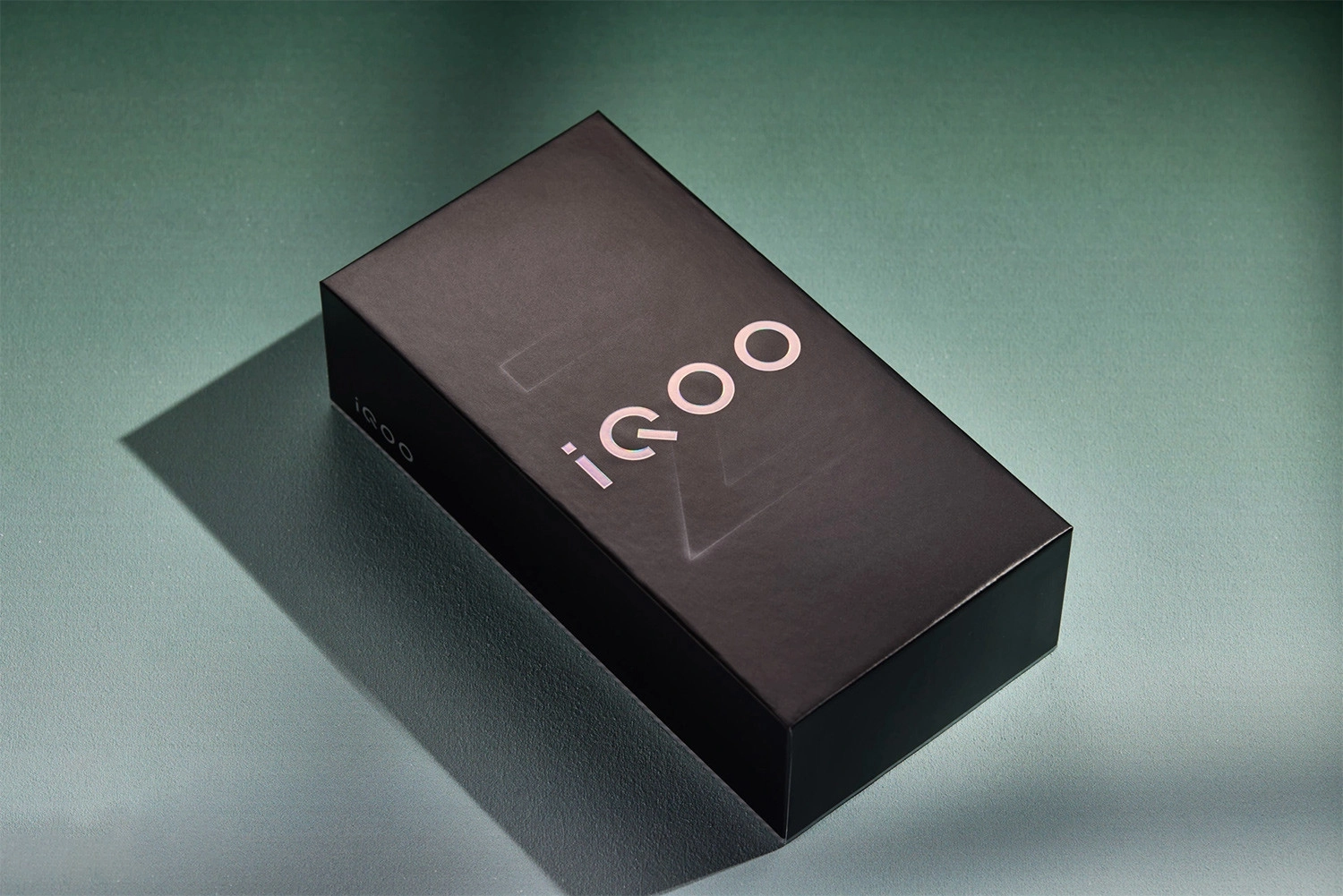 Mở hộp Vivo iQOO Z9 Turbo, Bao bì tổng thể của sản phẩm iQOO Z9 Turbo