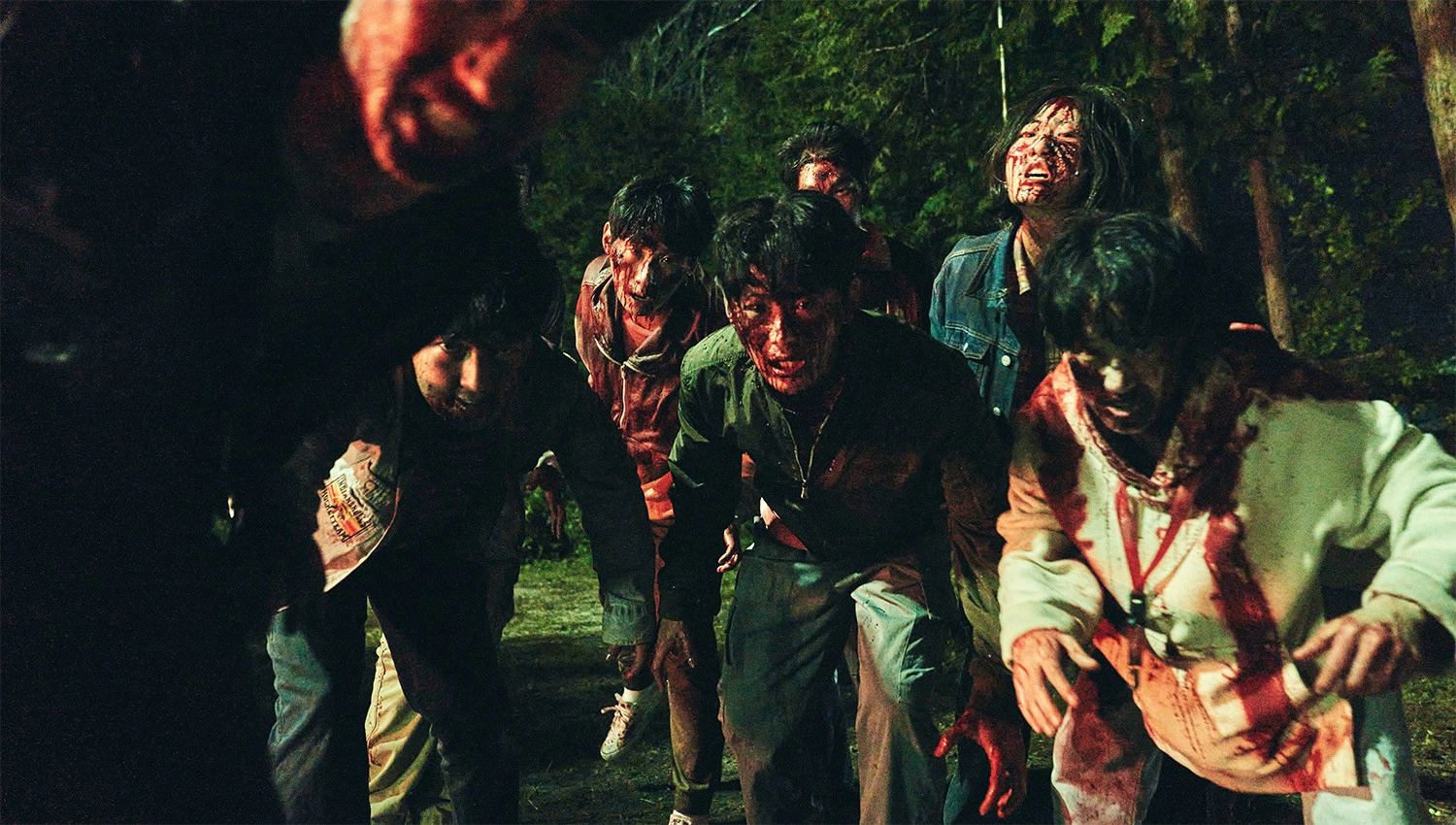 Đội quân zombie khiến nhân vật chính nghẹt thở trốn chạyĐội quân zombie khiến nhân vật chính nghẹt thở trốn chạy