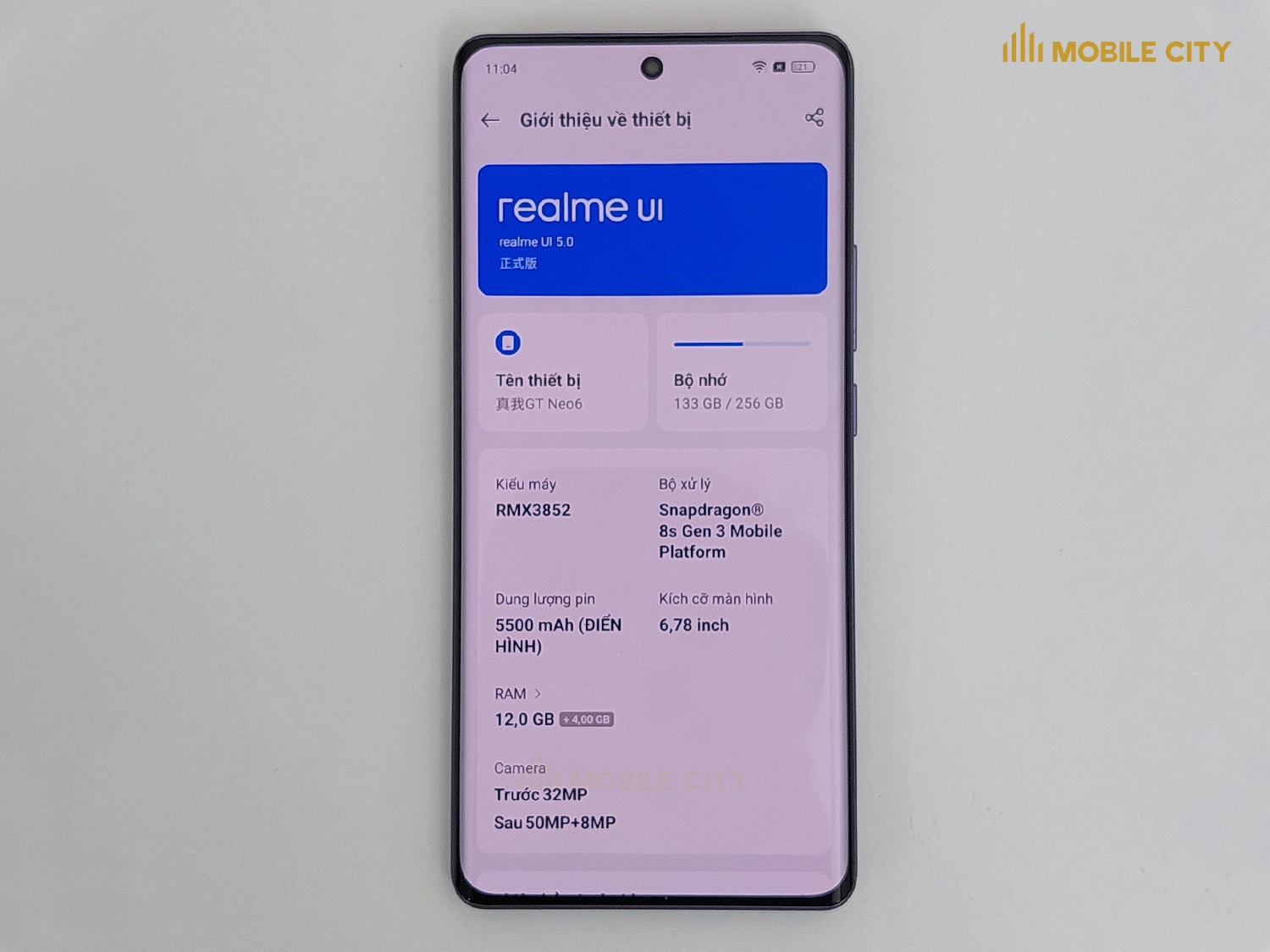 Mặt trước Realme GT Neo 6 là màn hình cong tràn viền