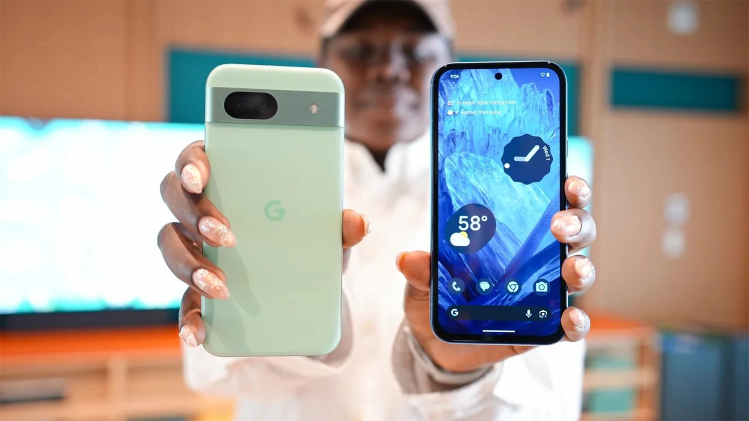 Google Pixel 8a ra mắt, Màn hình OLED 120Hz mượt mà