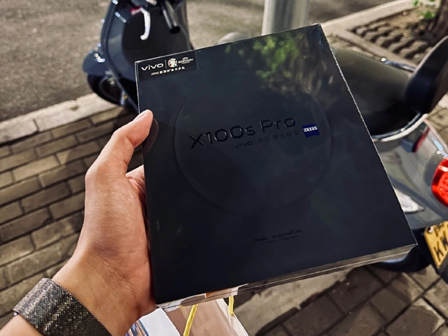 Thiết kế hộp đựng Vivo X100s Pro