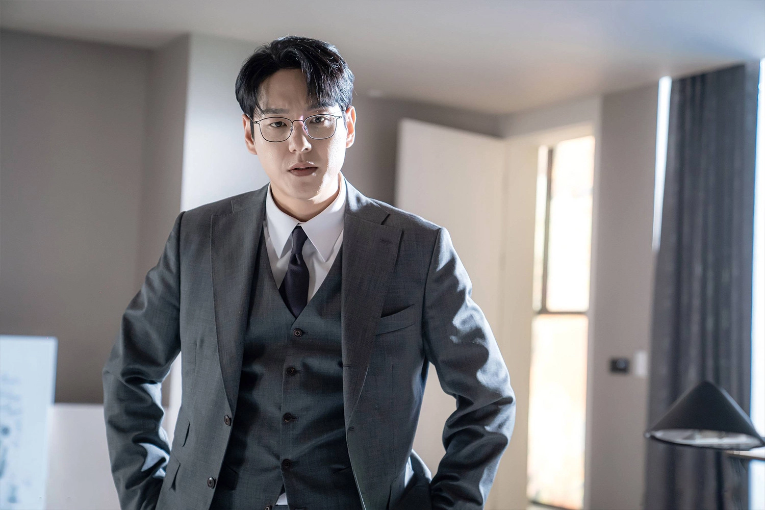 Review phim Tài Phiệt và Cảnh Sát, Kwak Si Yang vai Jin Seung Joo