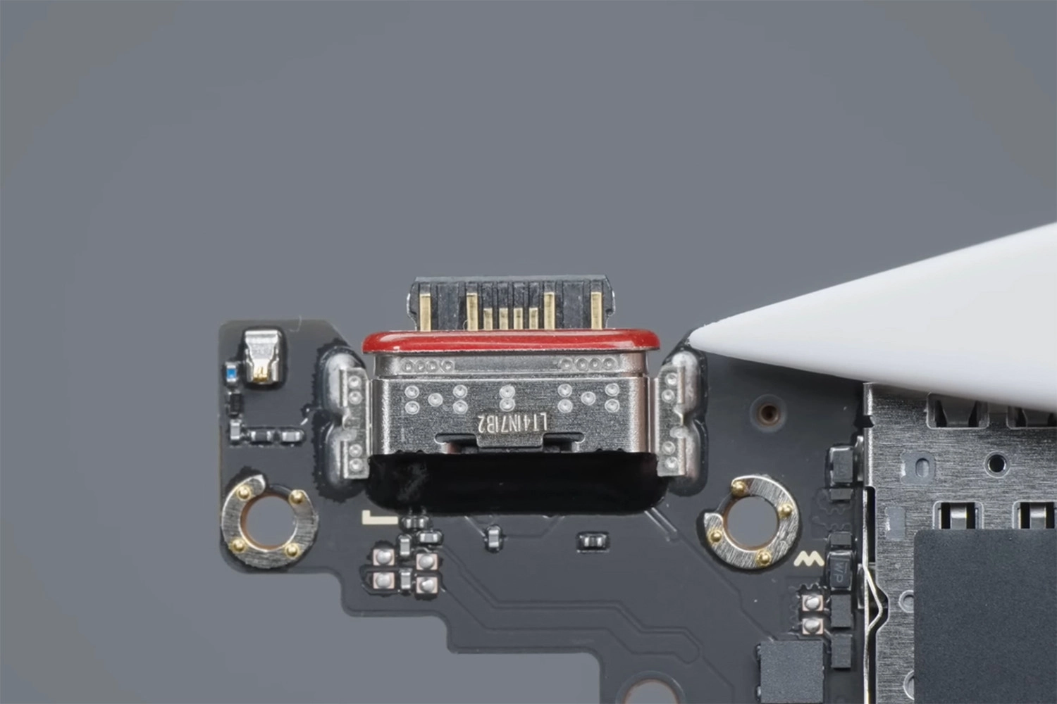 Sửa điện thoại Xiaomi POCO F6, Thay chân sạc Xiaomi POCO F6