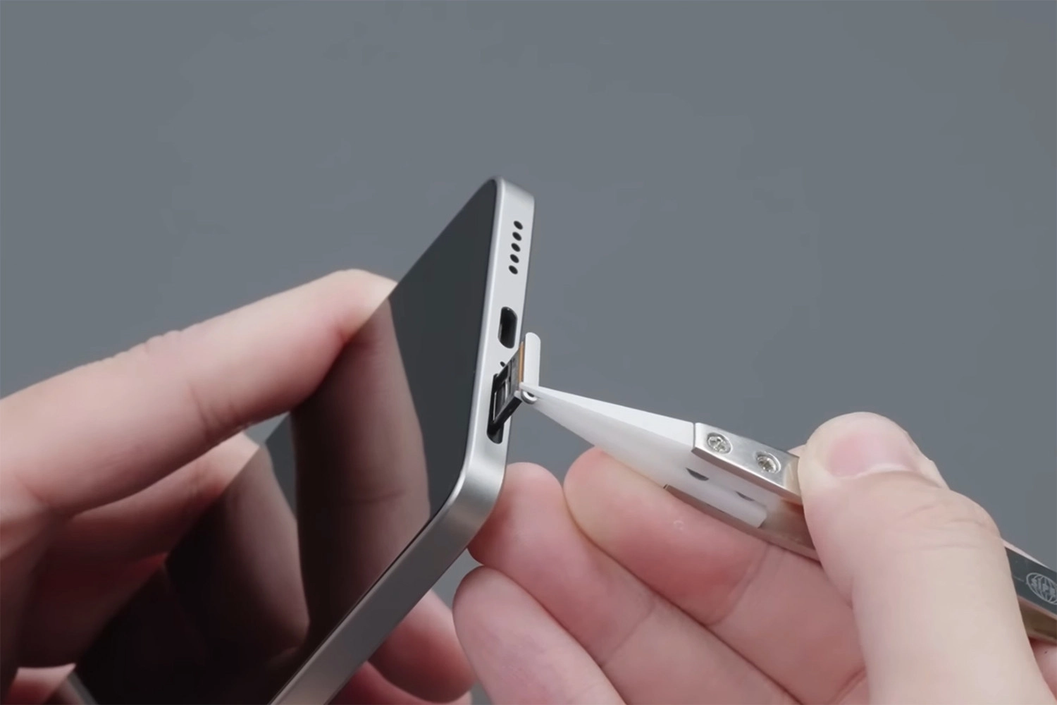 Sửa điện thoại Xiaomi POCO F6, Thay khay SIM Xiaomi POCO F6