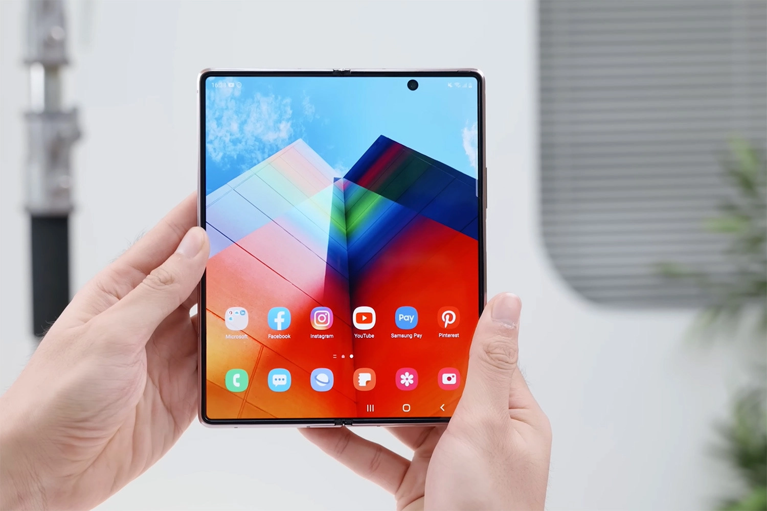 Thay cáp màn hình Samsung Z Fold 2, Cần thay cáp màn hình Samsung Z Fold 2 do đâu?