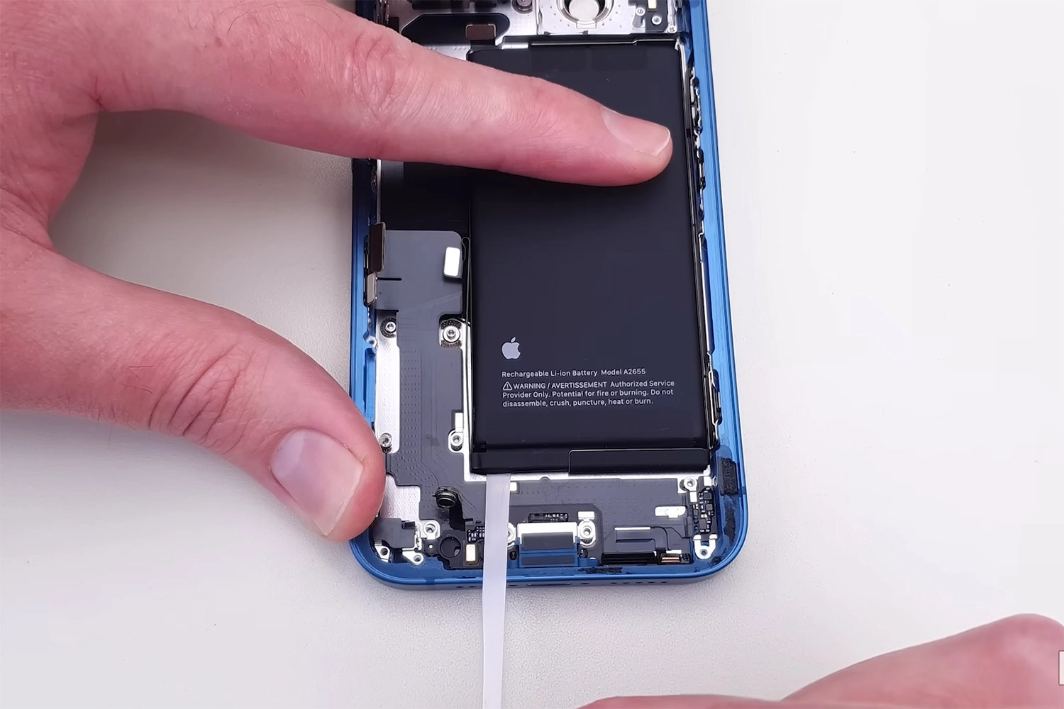 Thay Pin iPhone 13, Thay Pin iPhone 13 có đảm bảo không?