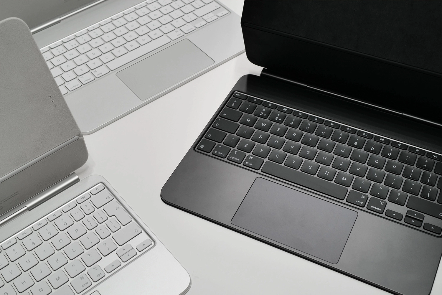 Magic Keyboard bổ sung thêm một hàng phím chức năng với trackpad rộng rãi