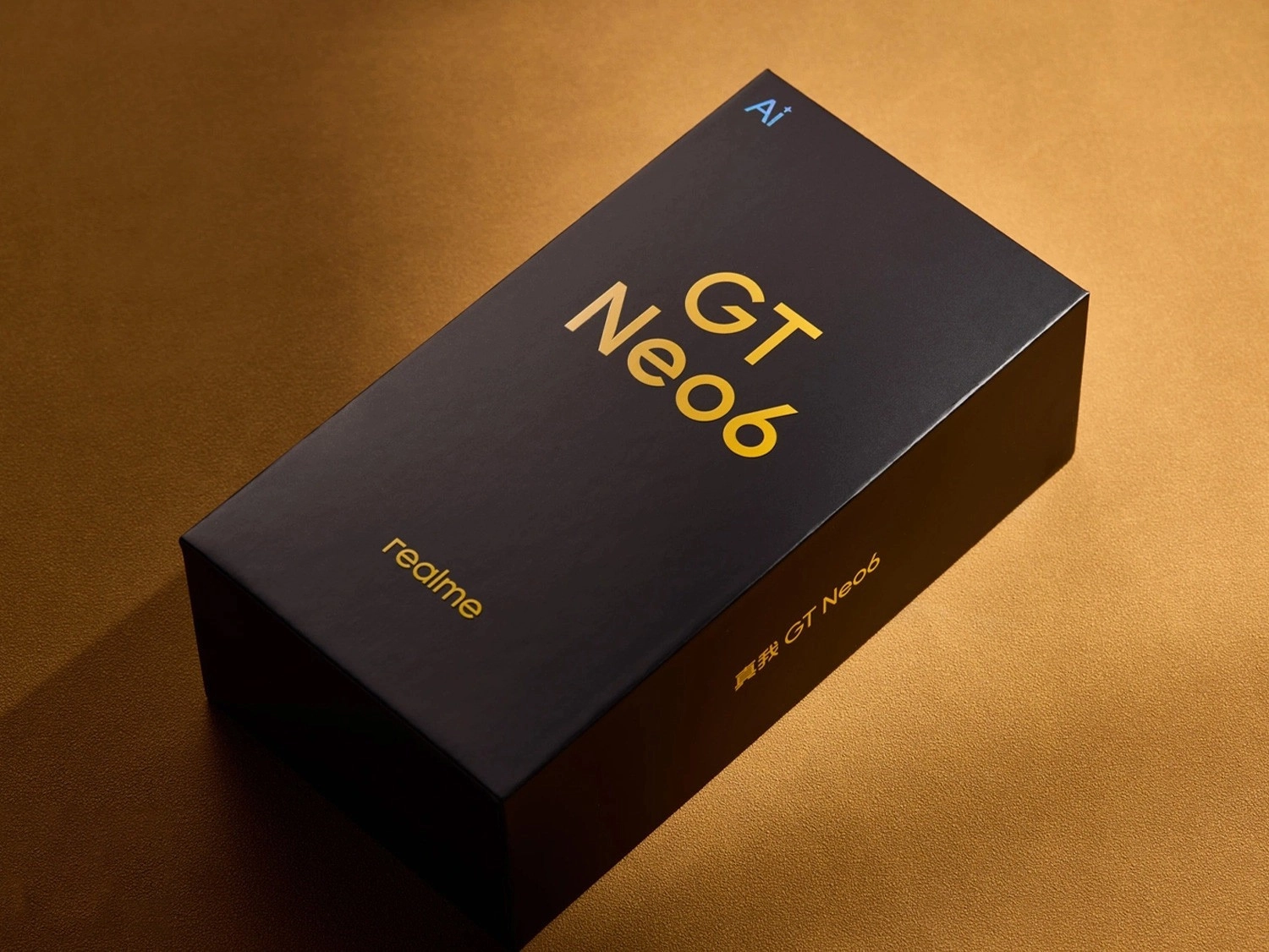 Hộp đựng chiếc điện thoại Realme GT Neo 6 màu Tím