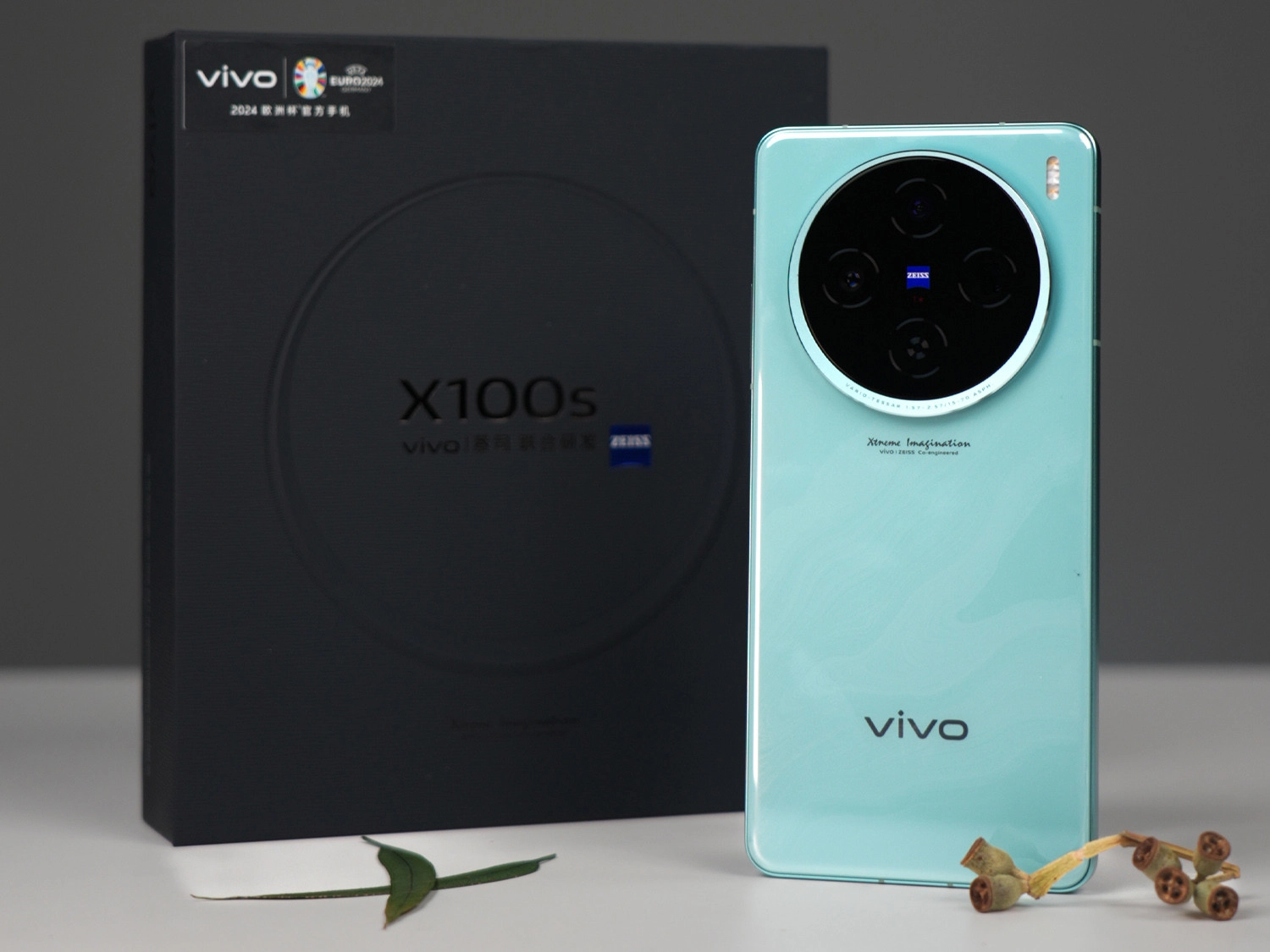 Vivo X100s và hộp đựng