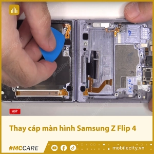 thay-cap-man-hinh-samsung-z-flip-4-1-1