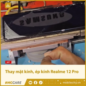 thay-mat-kinh-ep-kinh-realme-12-pro