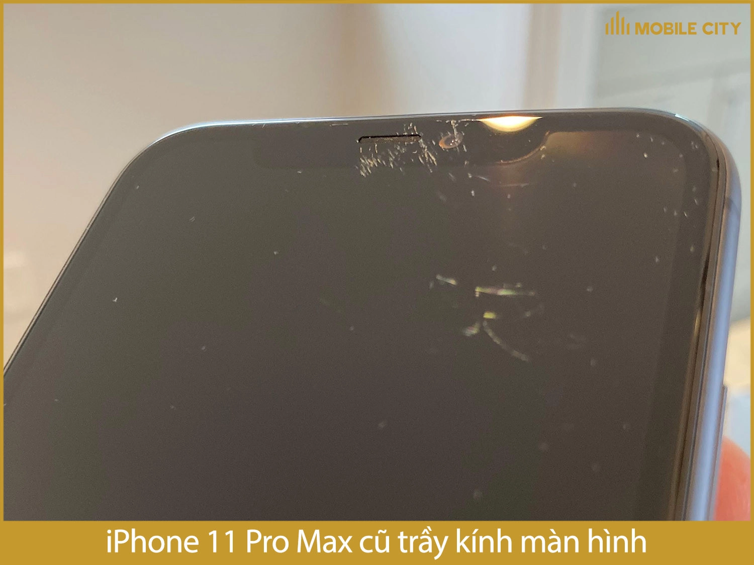 iPhone 11 Pro Max cũ trầy màn hình