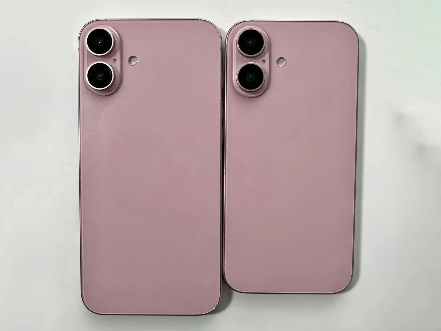 iPhone 16 Plus và iPhone 16 (ảnh rò rỉ)