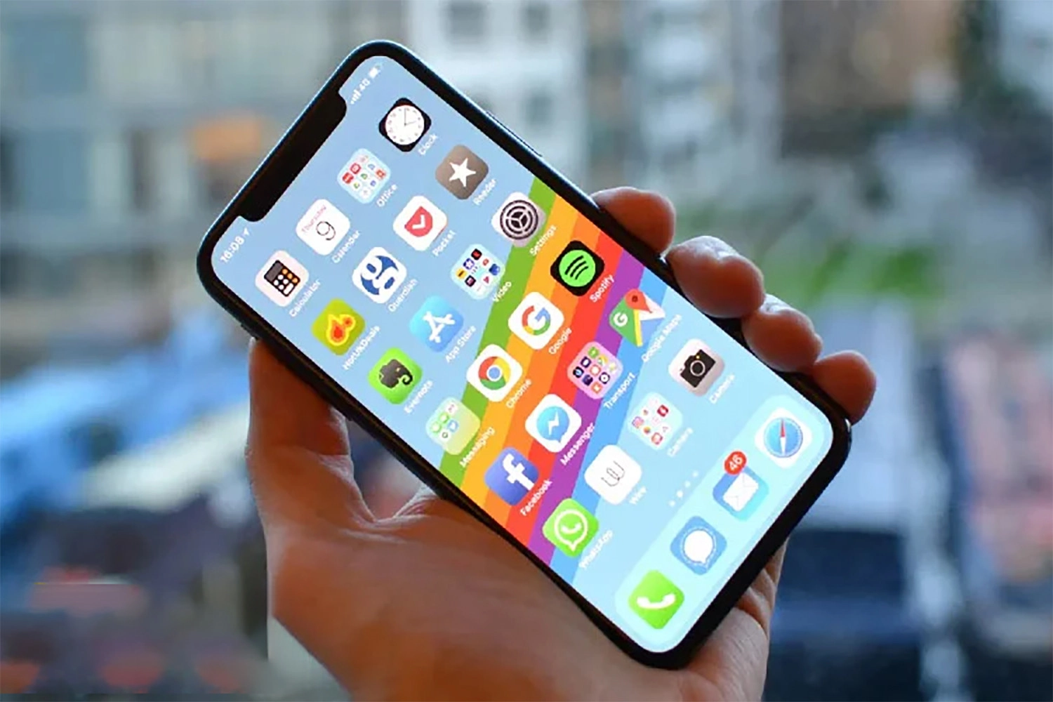 Nhược điểm của màn hình chính hãng