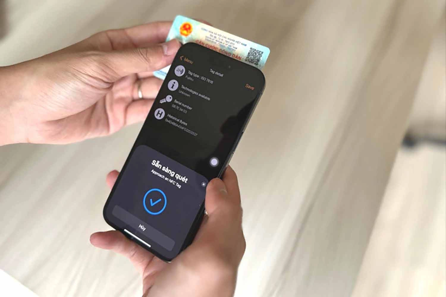 Cách tìm vị trí quét chip NFC trên điện thoại trong 30 giây