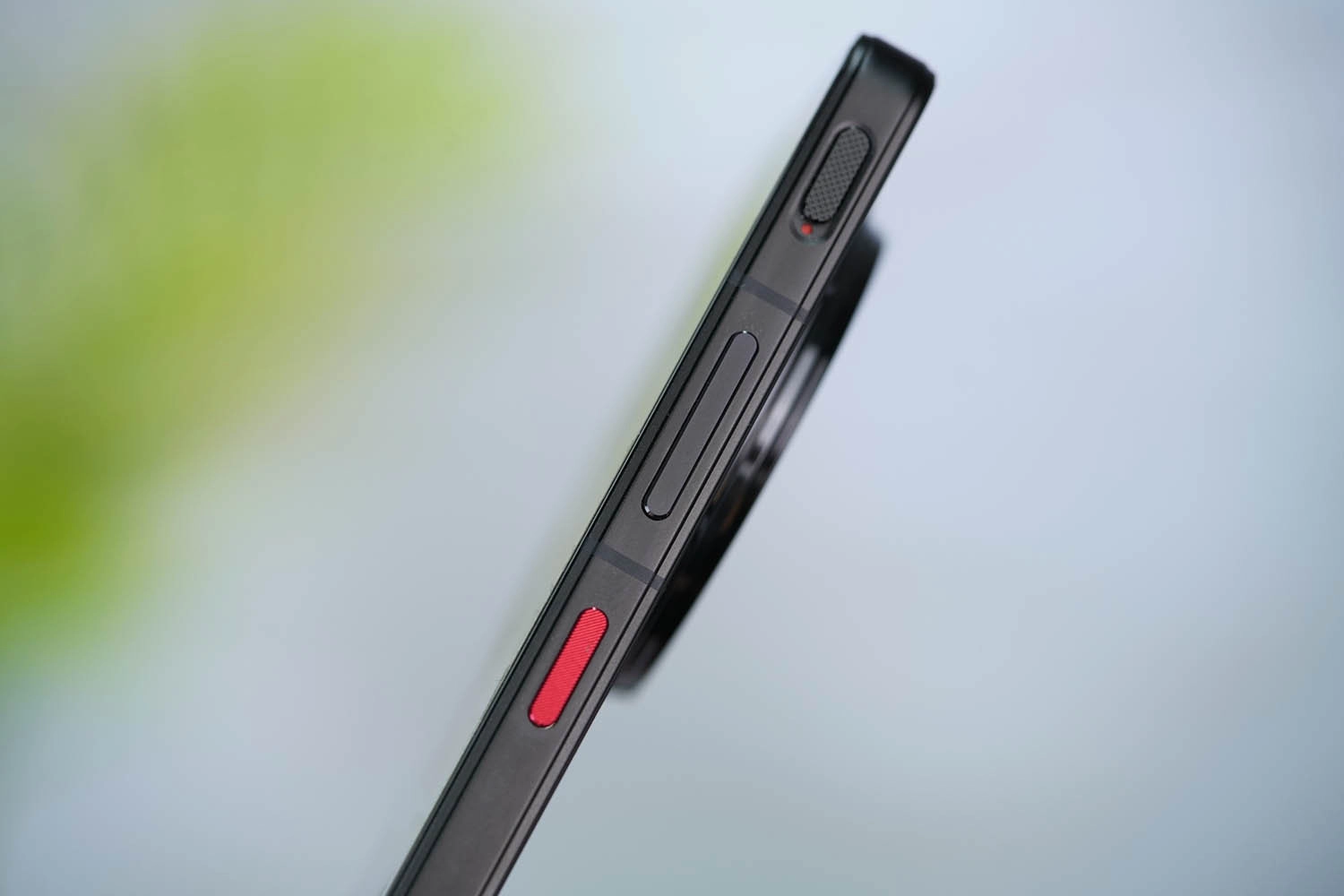 Mở hộp Nubia Z60S Pro: Cạnh bên với các phím cứng