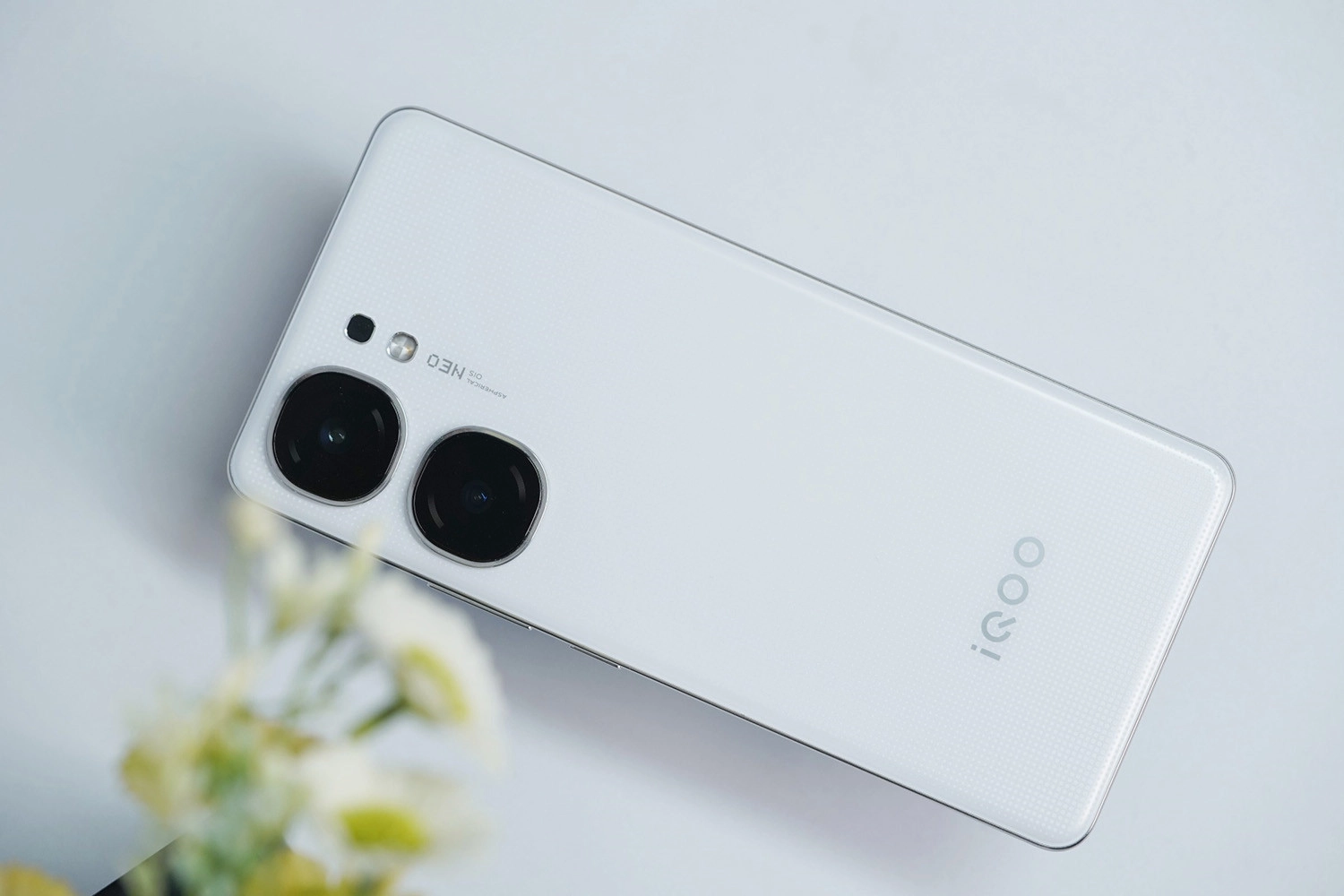 Mở hộp Vivo iQOO Neo 9S Pro Plus: Thiết kế hiện đại và trẻ trung