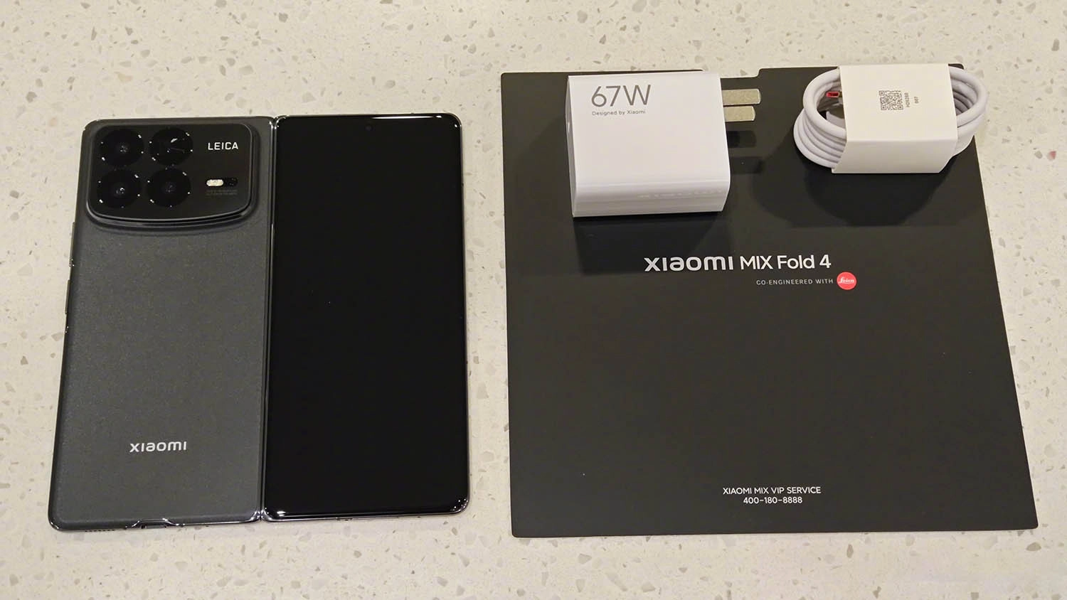 Mở hộp Xiaomi MIX Fold 4: Phụ kiện của Xiaomi MIX Flip