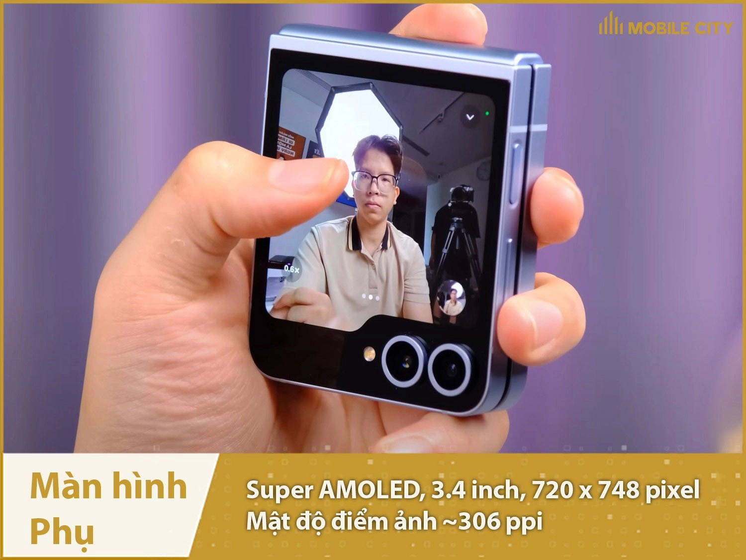 Màn hình phụ 3,4 inch rộng rãi