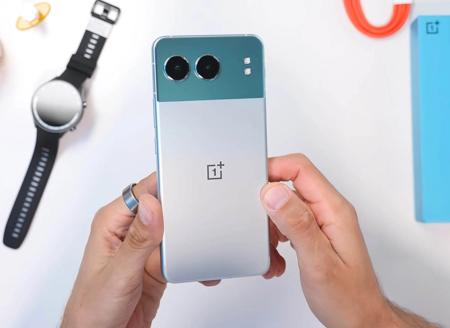 Trên tay OnePlus Nord 4: Thiết kế kim loại cực đỉnh