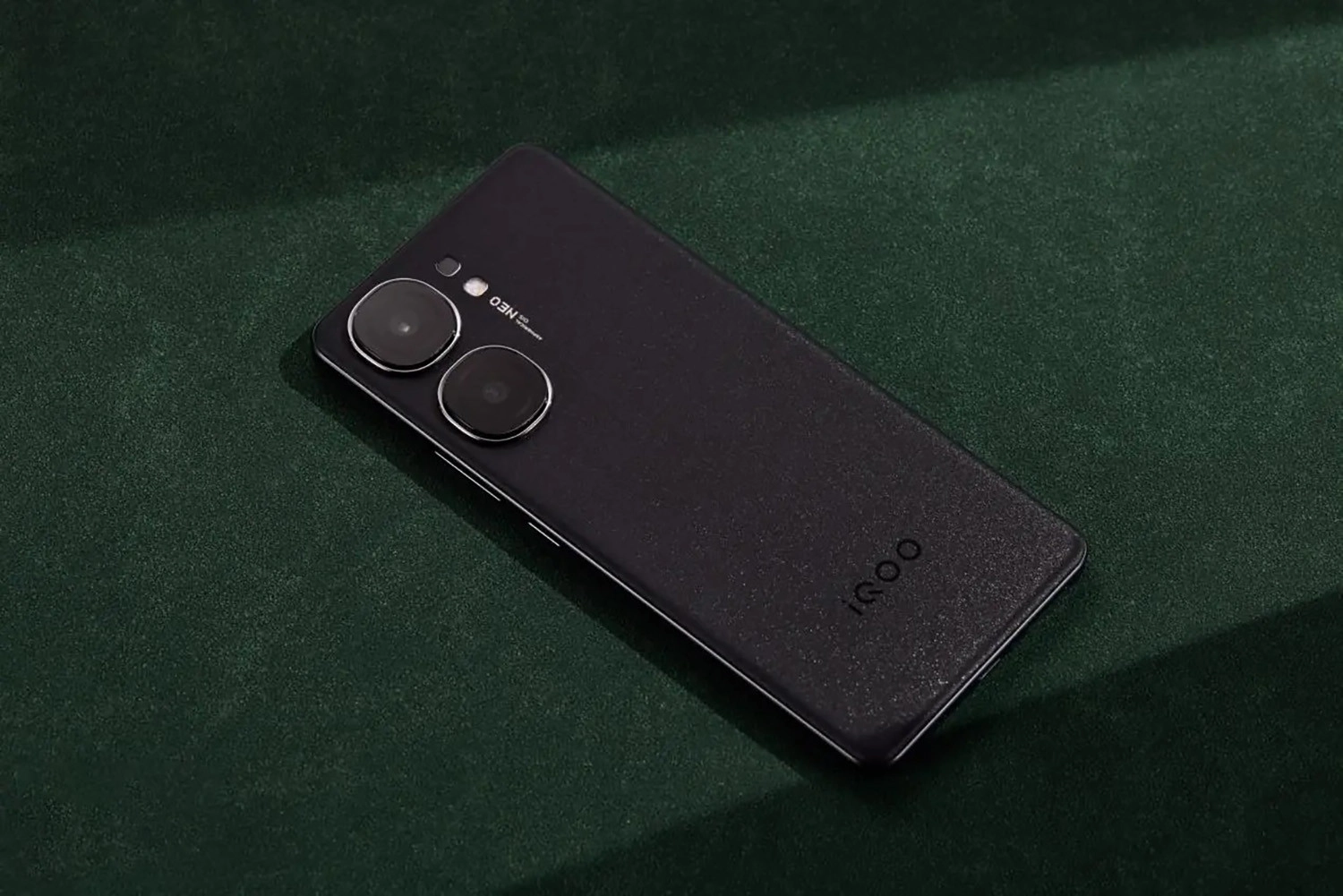 Trên tay Vivo iQOO Neo 9S Pro Plus: Thiết kế nam tính