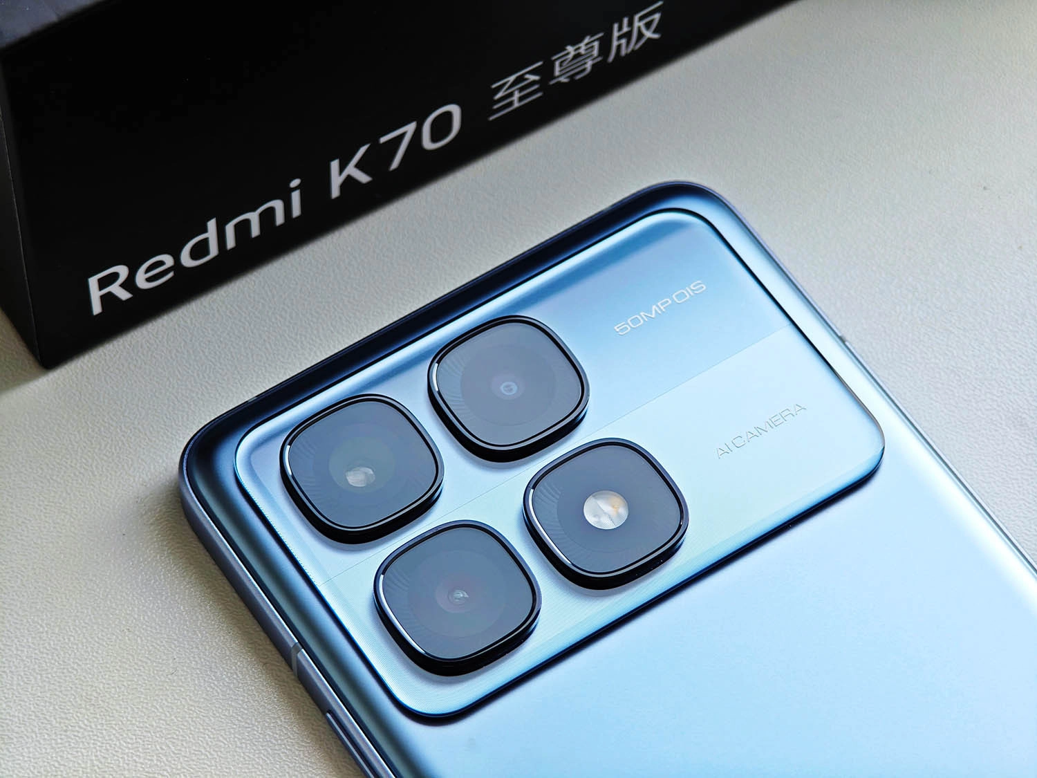 Trên tay Xiaomi Redmi K70 Ultra: Cụm camera sau