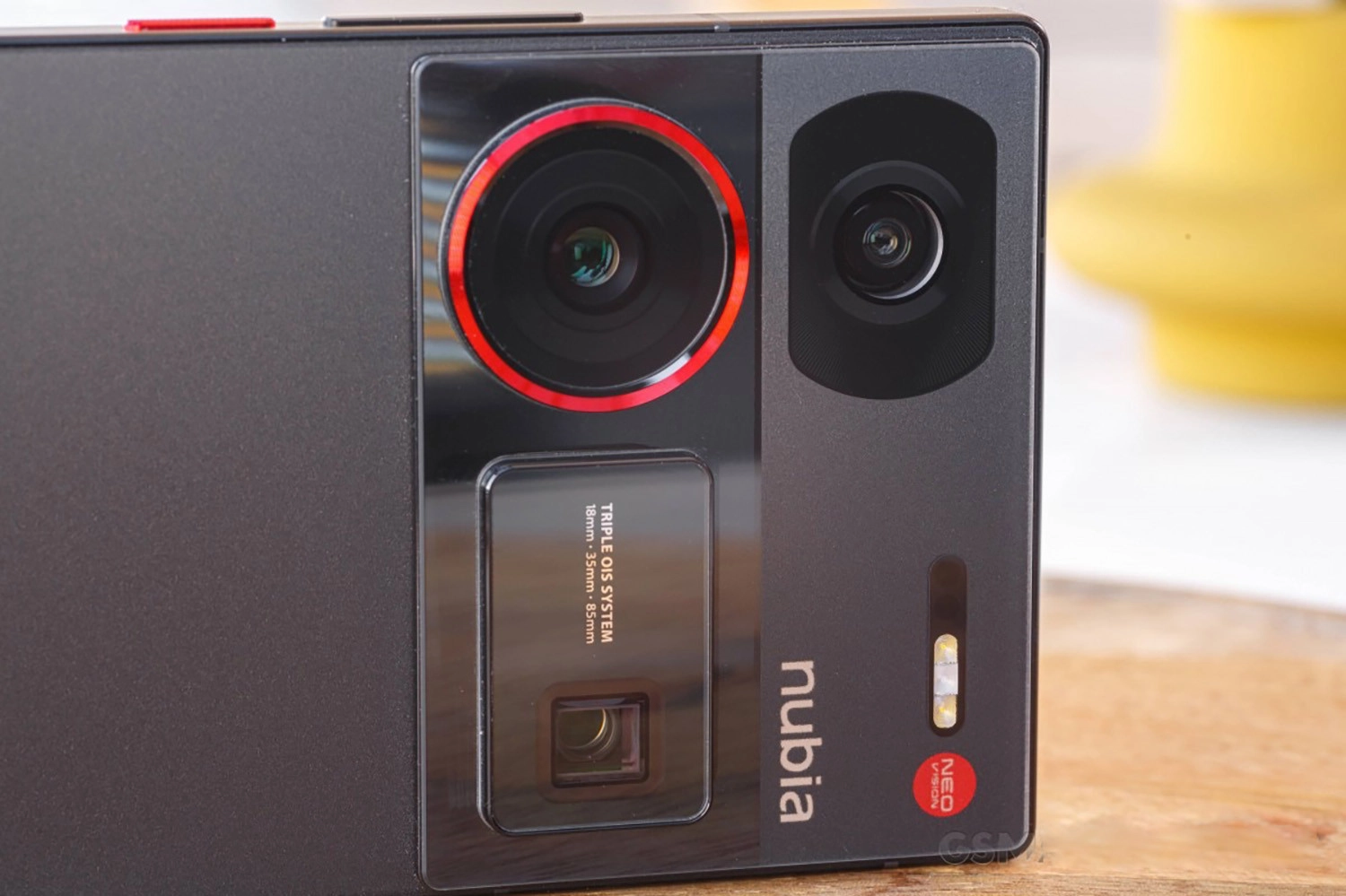 ZTE Nubia Z60 Ultra 2024 ra mắt: Camera chính 50MP OIS