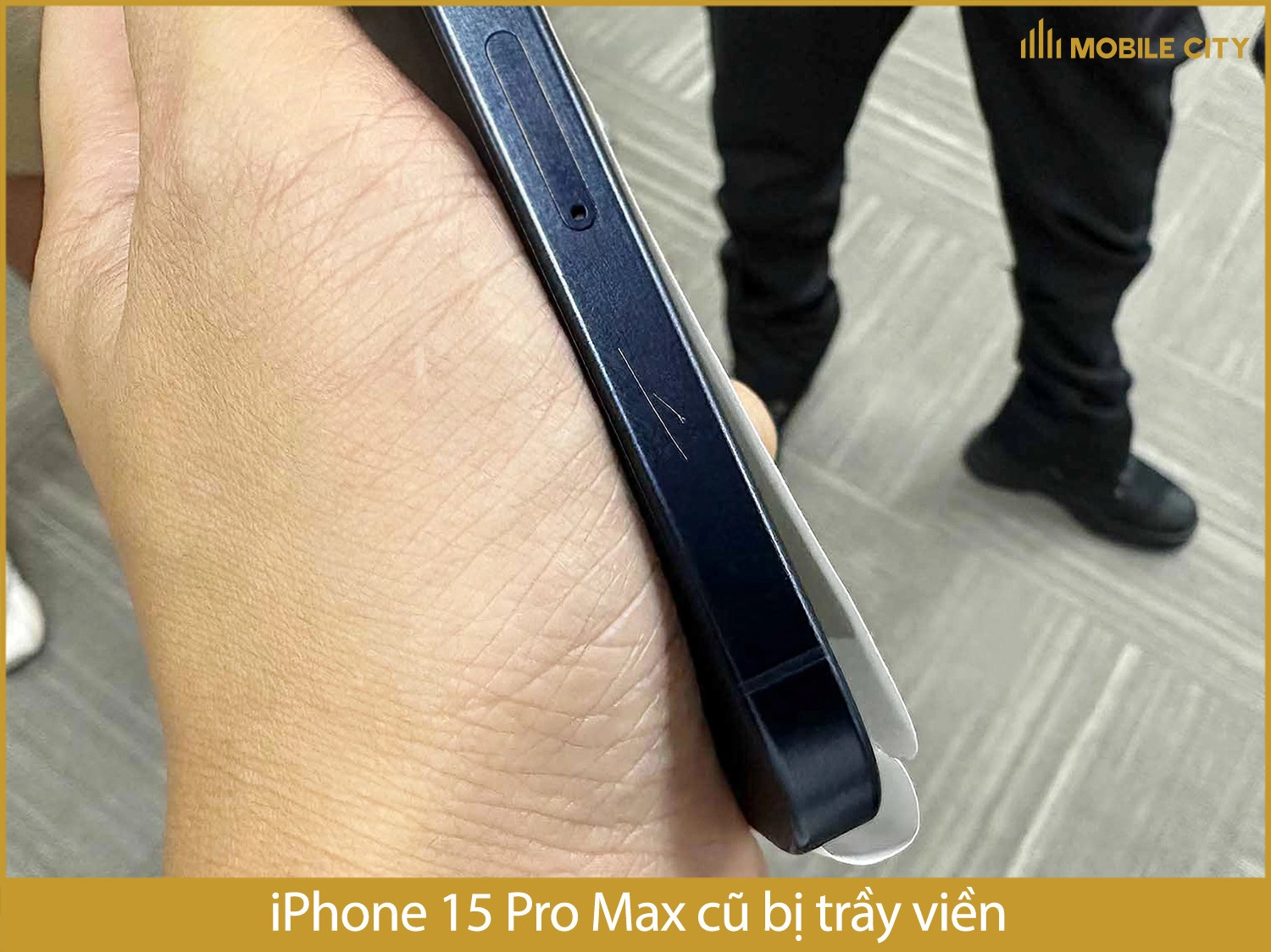 iPhone 15 Pro Max bị trầy viền