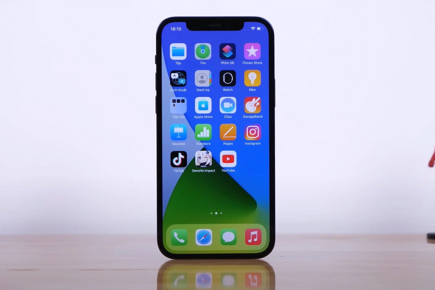 Thay màn hình Daison iPhone 12 Pro, Màn hình Daison có chất lượng hiển thị đạt khoảng 95% so với màn hình Zin Apple