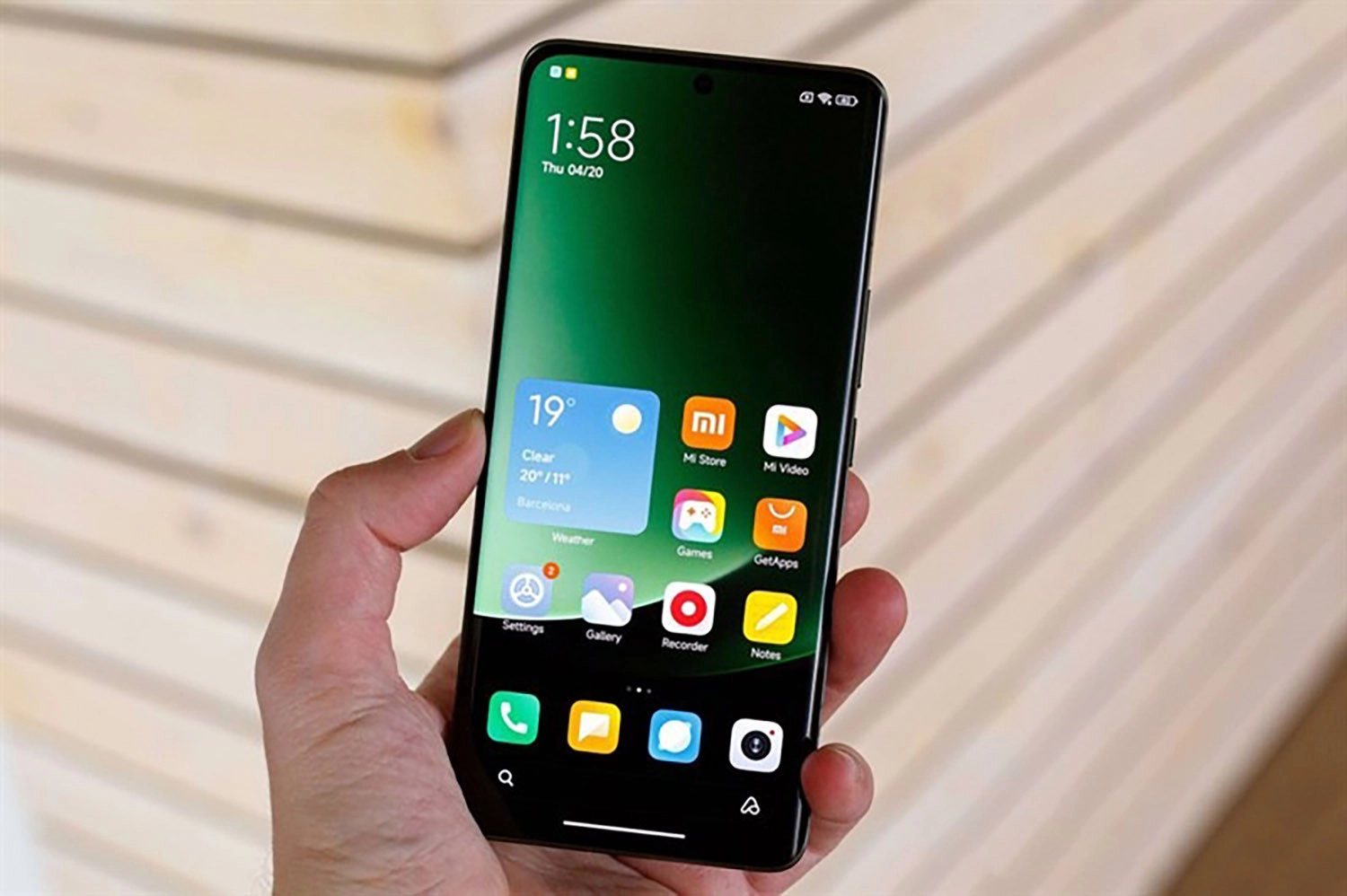 Xiaomi 15 Ultra tiết lộ máy có màn hình OLED hai lớp