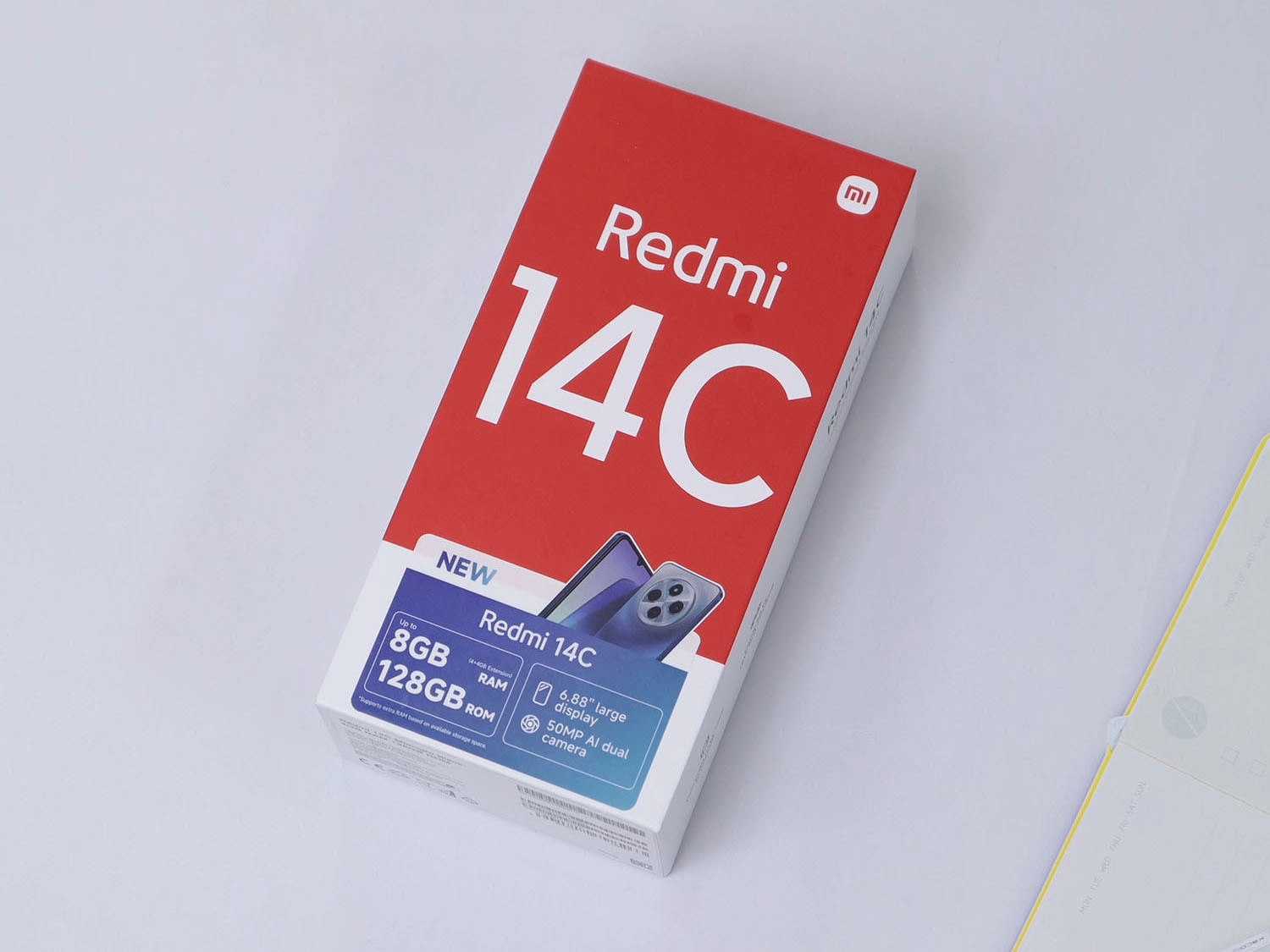 Hộp máy trên tay Xiaomi Redmi 14C