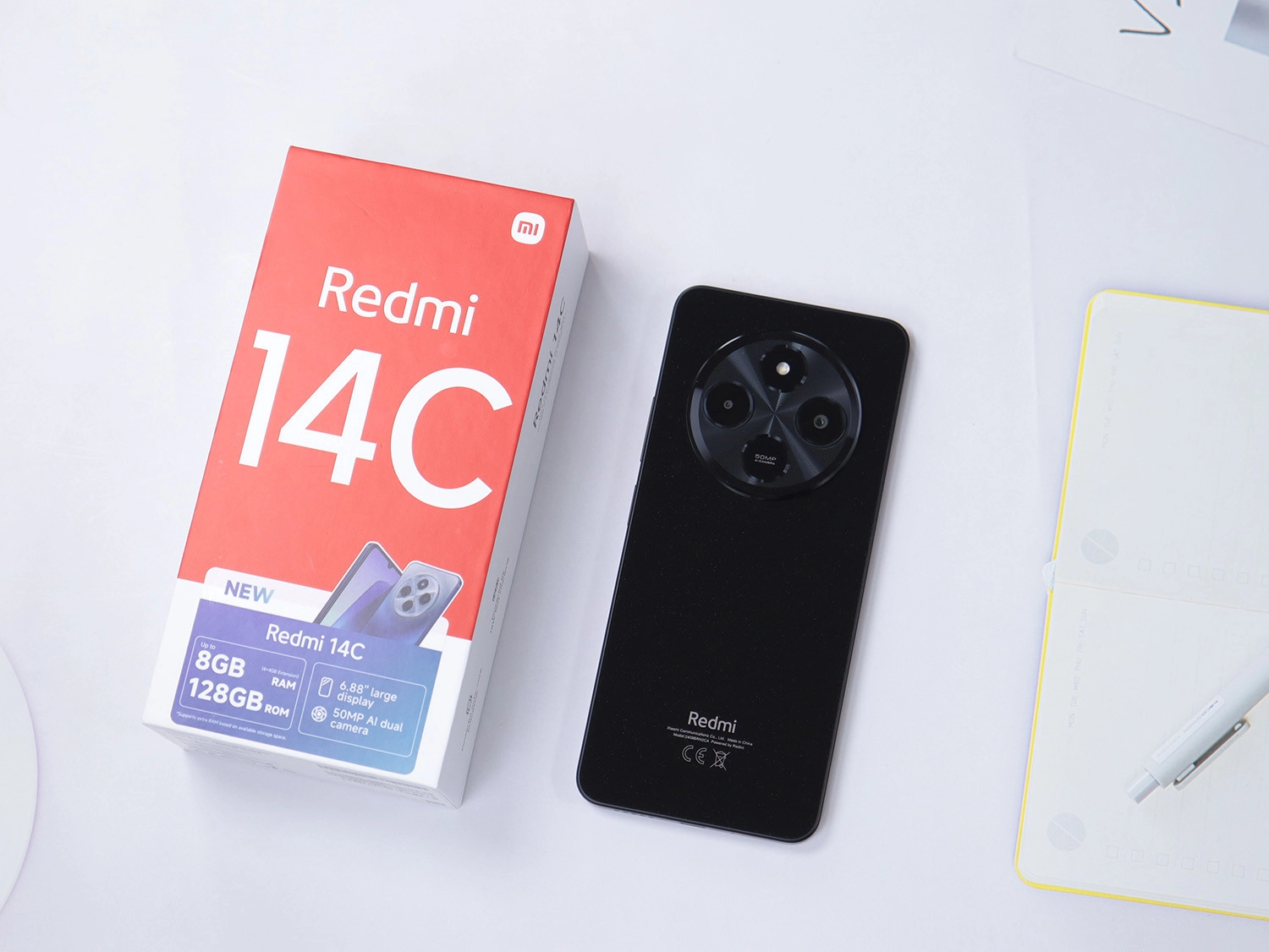 Xiaomi Redmi 14C và hộp đựng