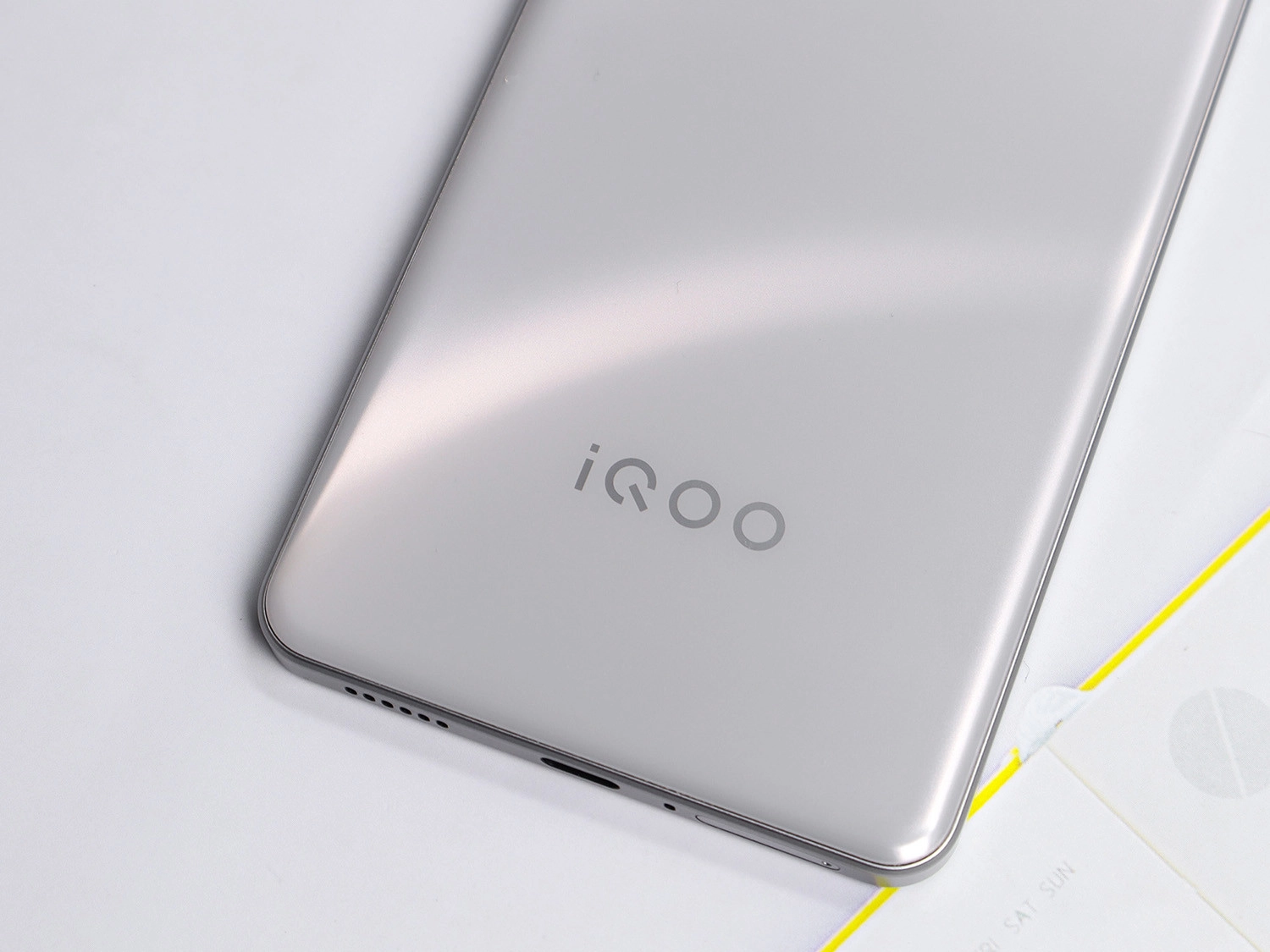 Đánh giá Vivo iQOO Z9 Turbo Plus: Pin 6.400 mAh siêu khủng