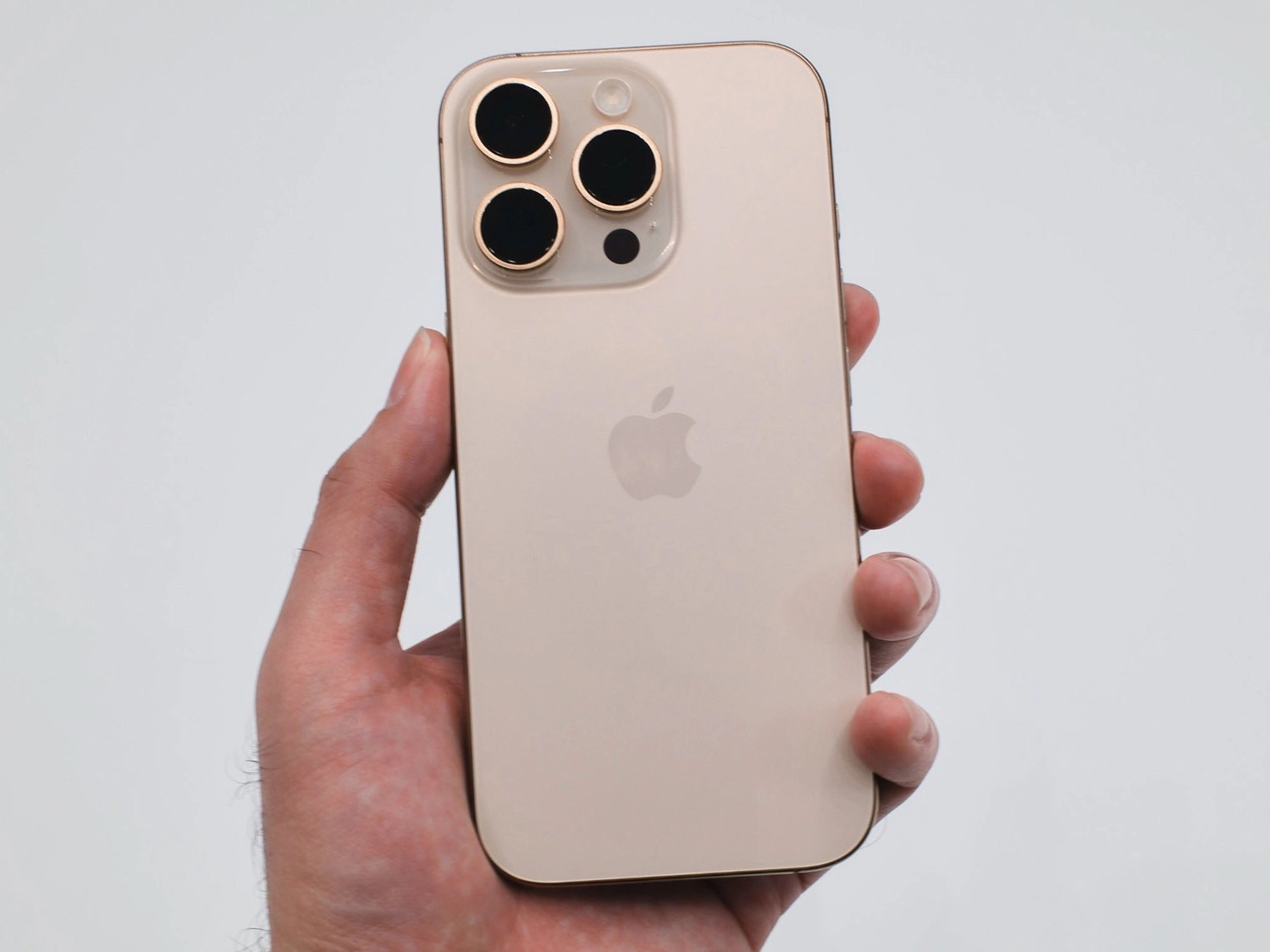 iPhone 16 Pro Titan Sa Mạc